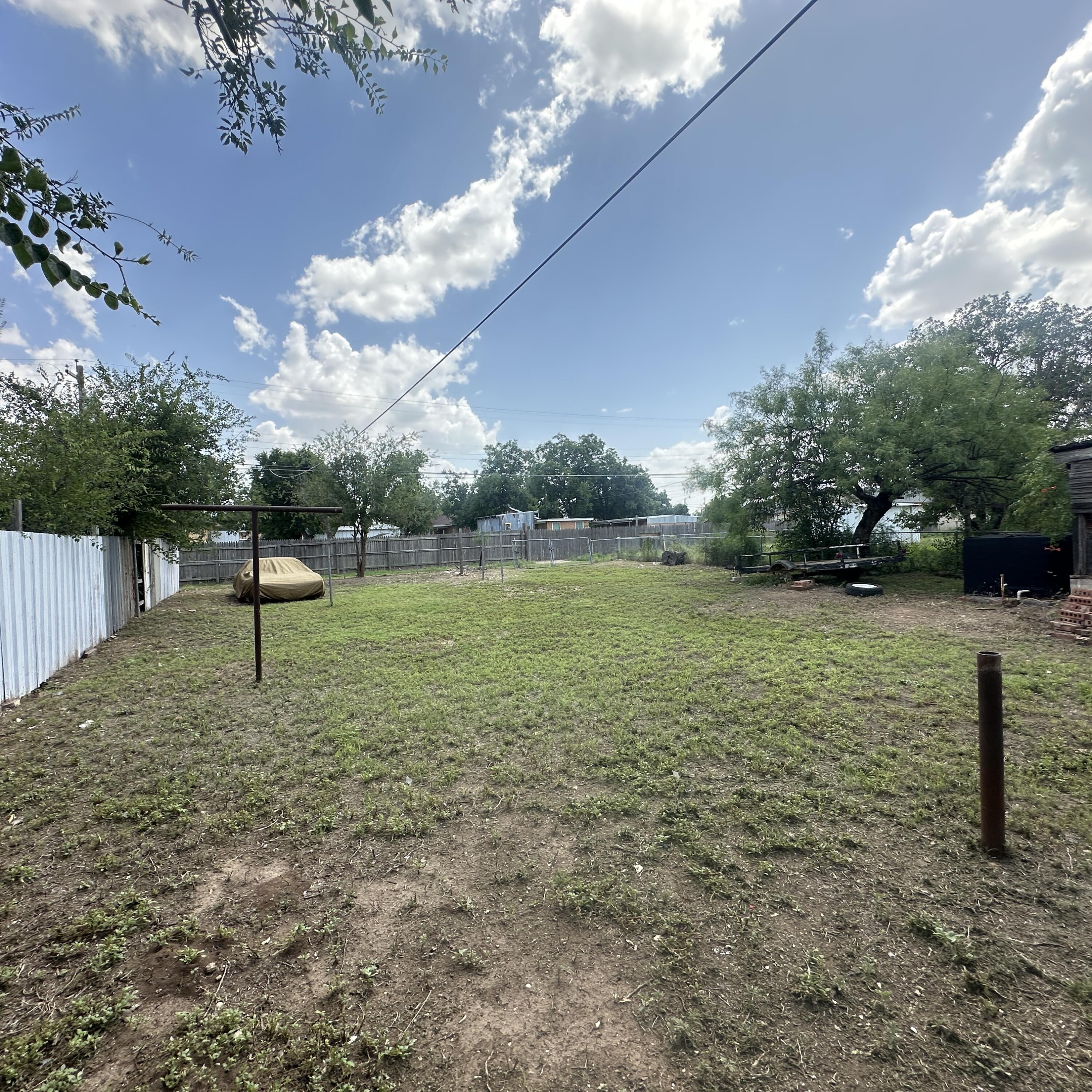 417 E 42nd Street Property Photo 4