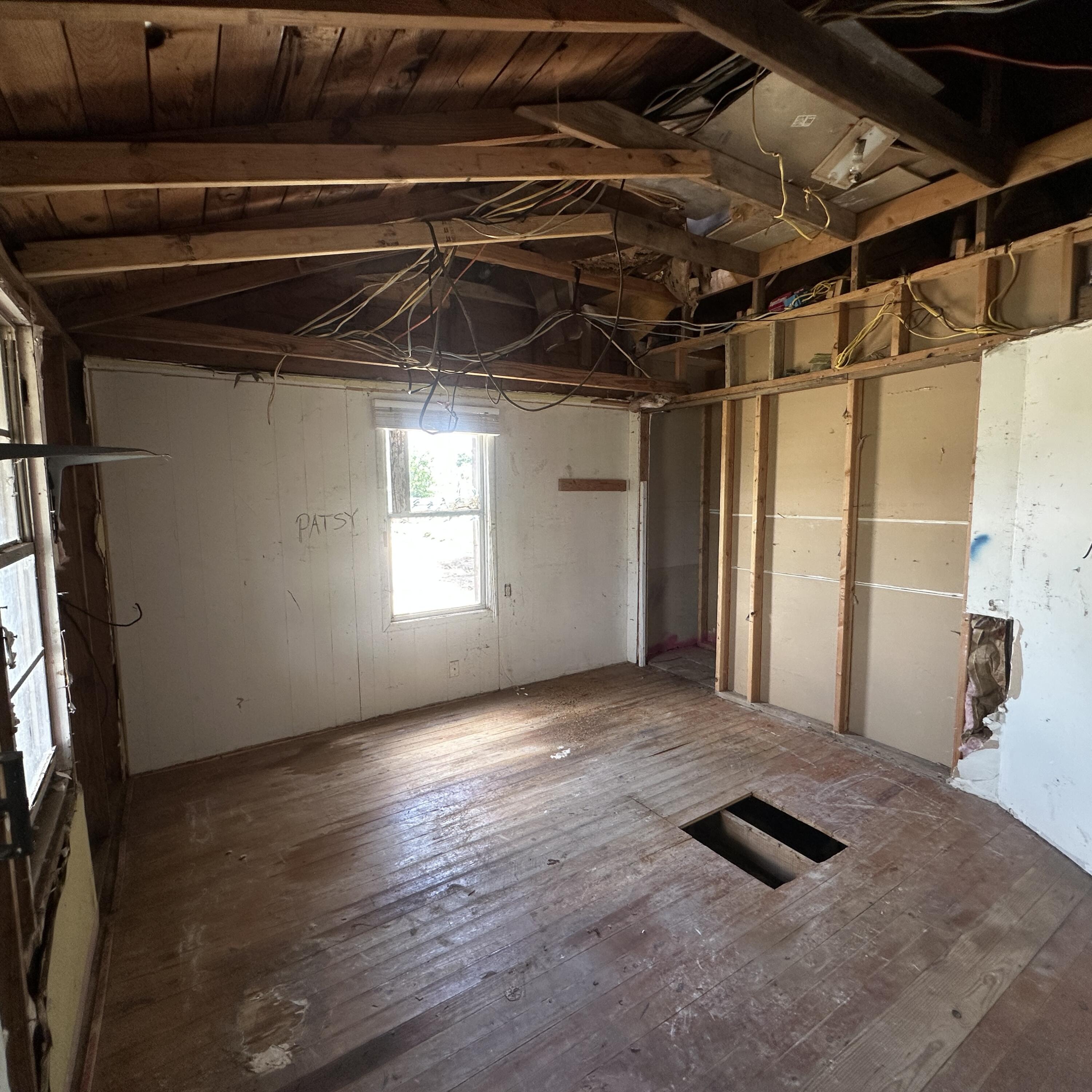 417 E 42nd Street Property Photo 6