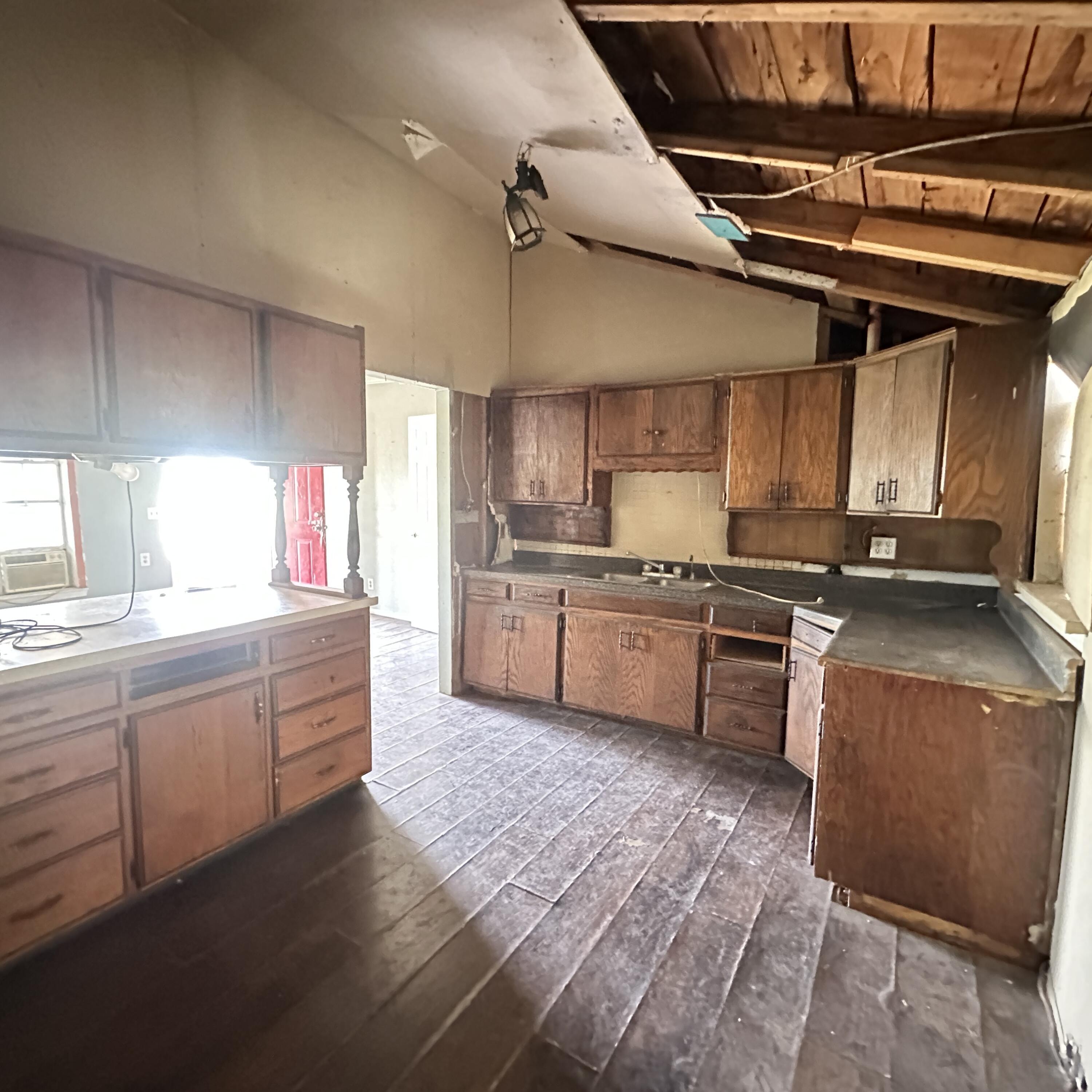 417 E 42nd Street Property Photo 10