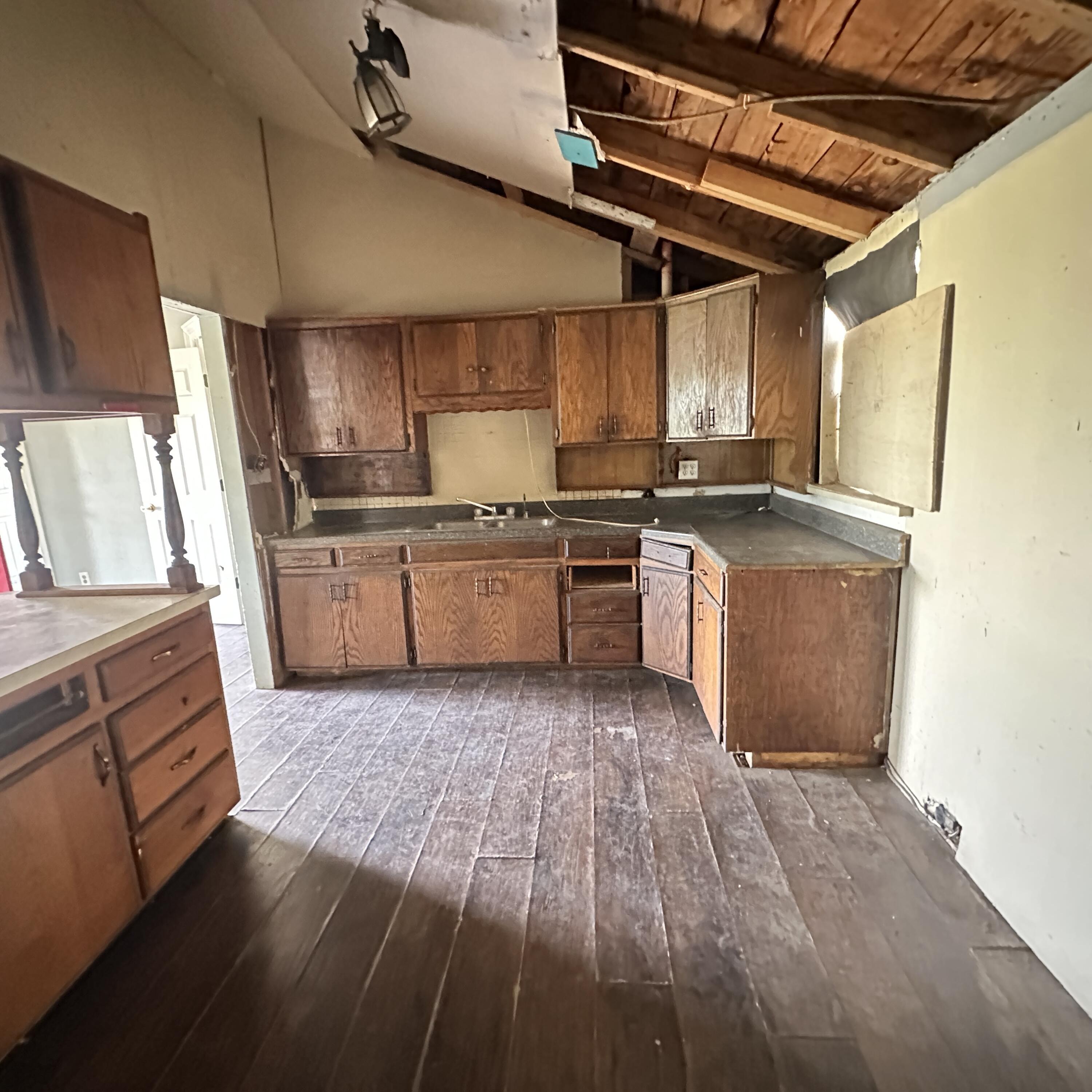 417 E 42nd Street Property Photo 11
