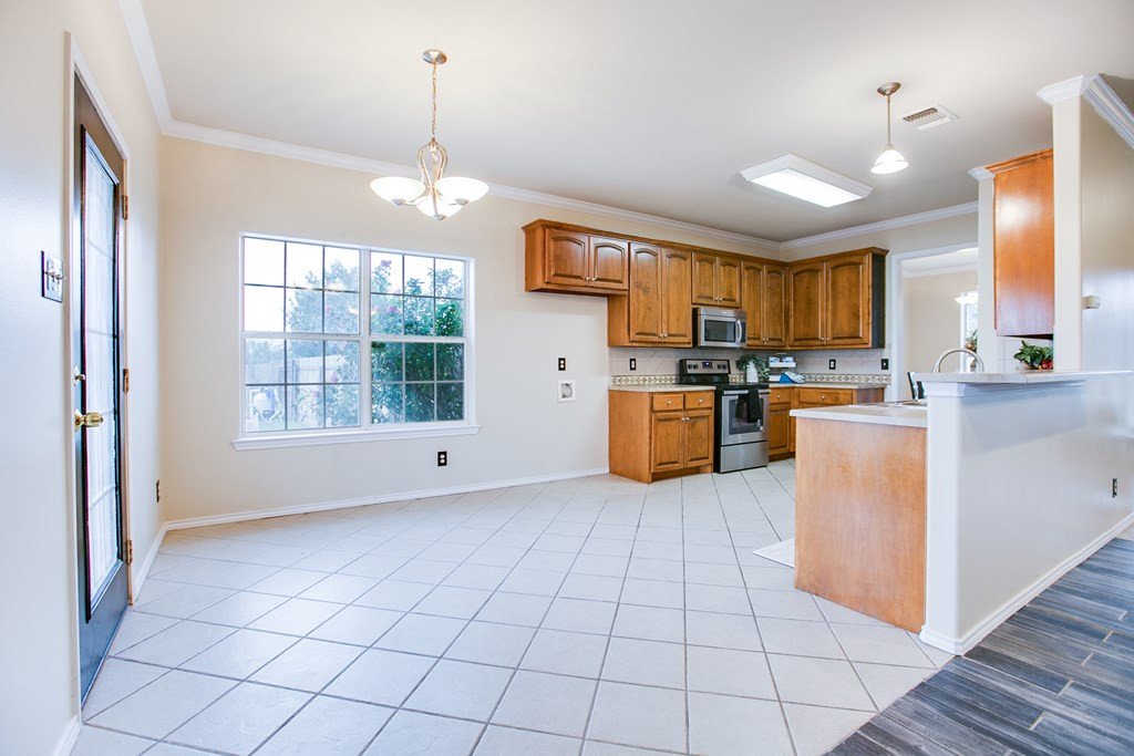 5806 Lyndhurst Drive Property Photo 13
