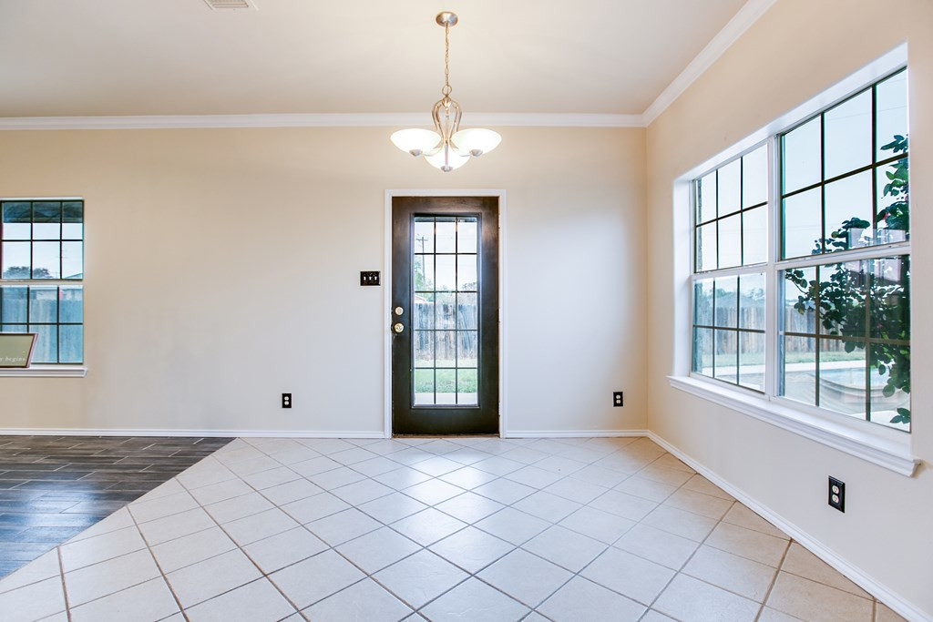 5806 Lyndhurst Drive Property Photo 14