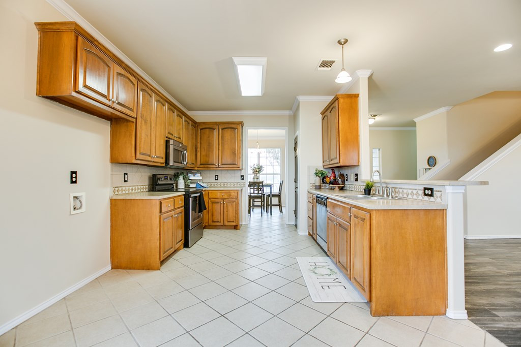5806 Lyndhurst Drive Property Photo 15