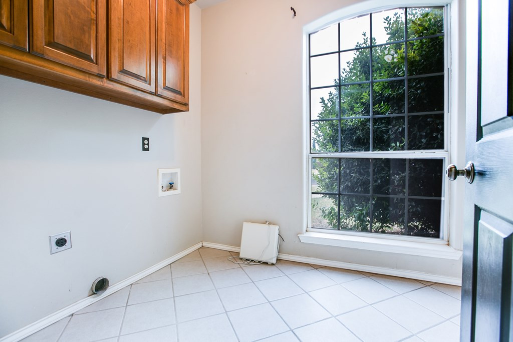 5806 Lyndhurst Drive Property Photo 24