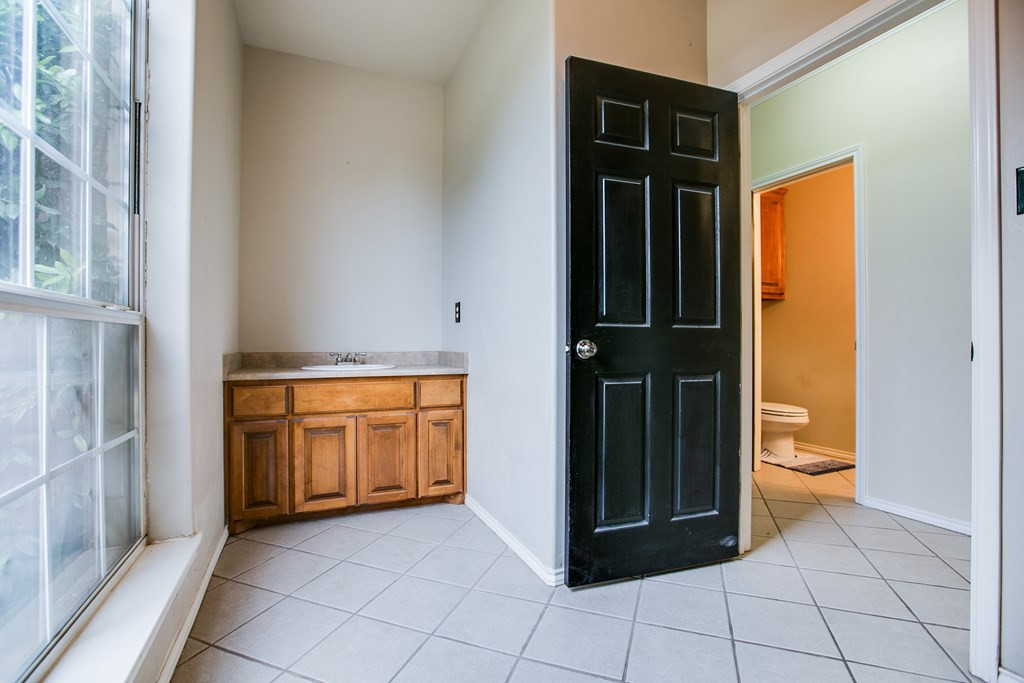 5806 Lyndhurst Drive Property Photo 25