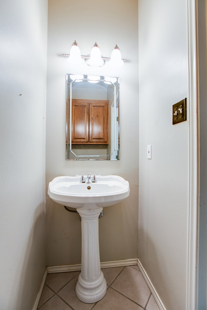 5806 Lyndhurst Drive Property Photo 26