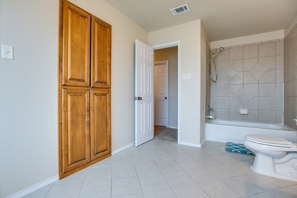5806 Lyndhurst Drive Property Photo 32