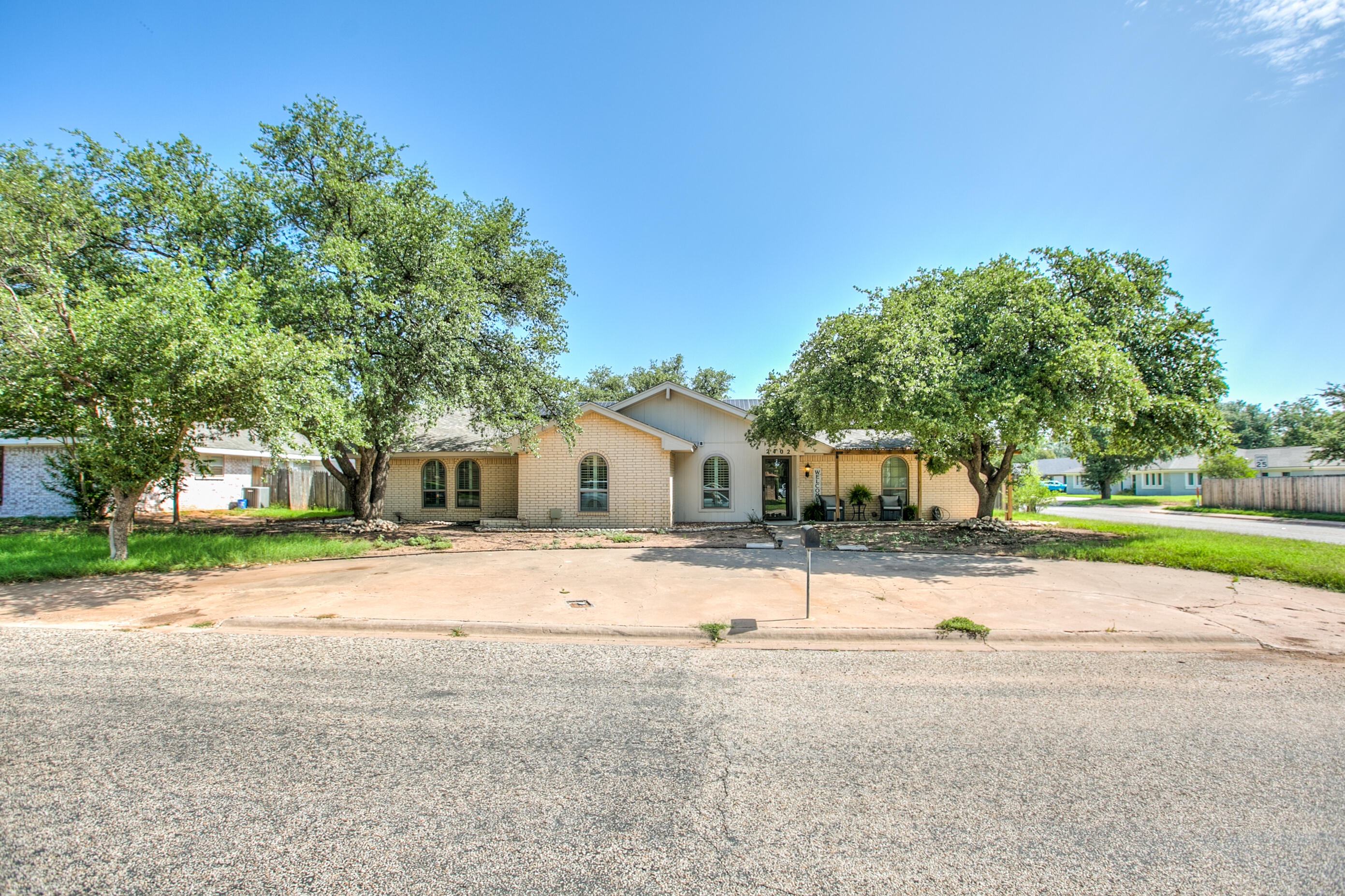 2702 Lindenwood Drive Property Photo 1