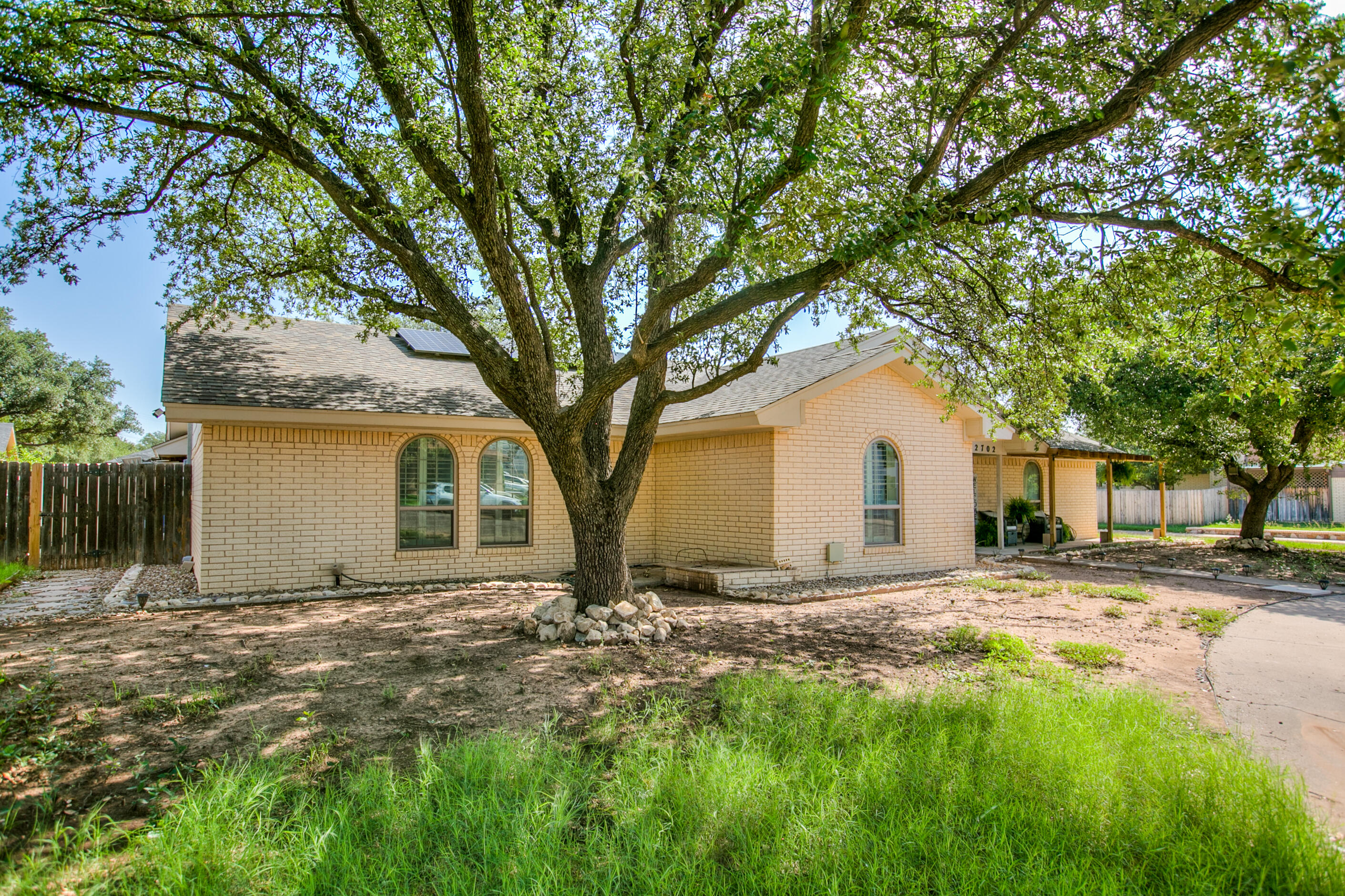 2702 Lindenwood Drive Property Photo 4