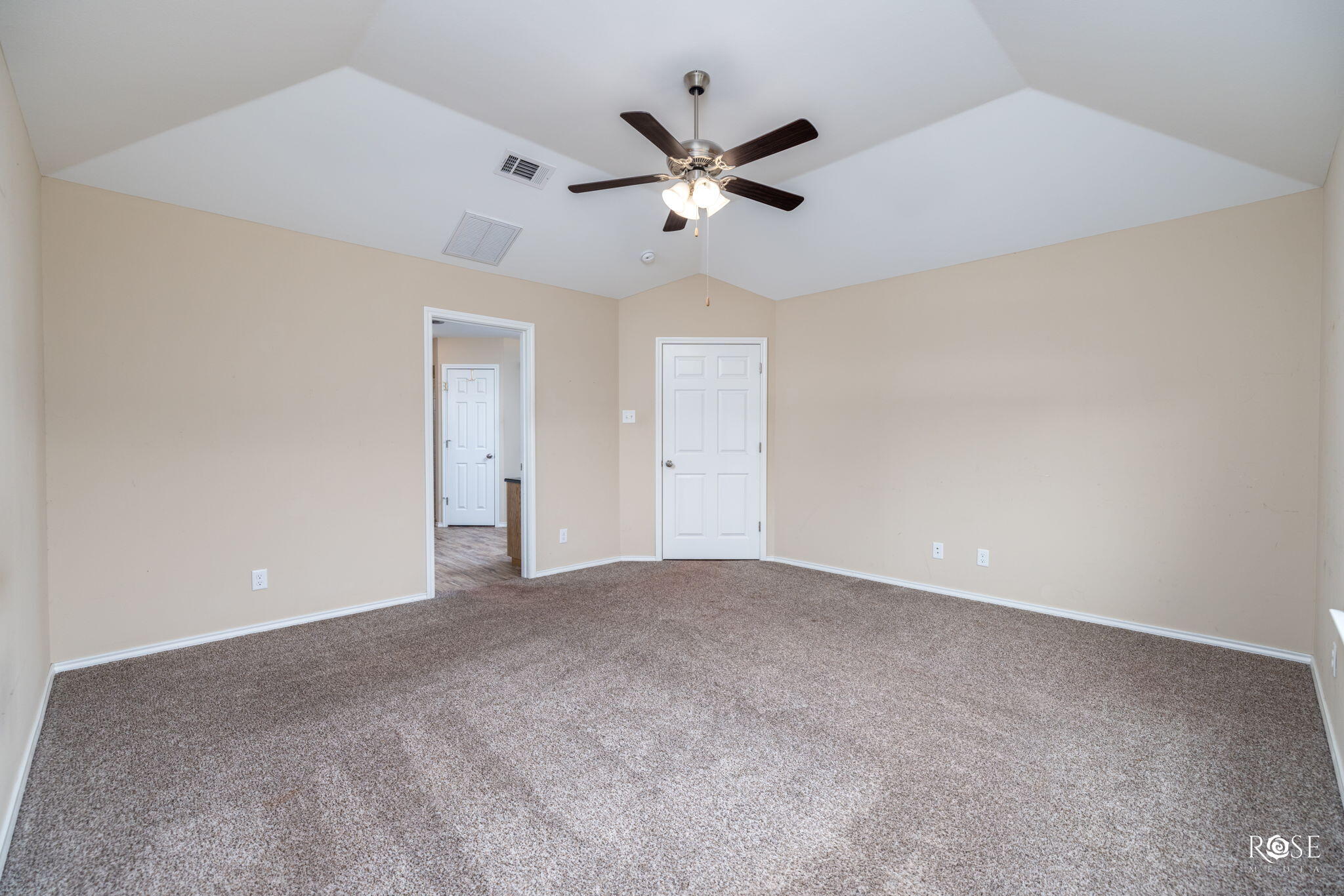 4901 Red Oak Lane Property Photo 15