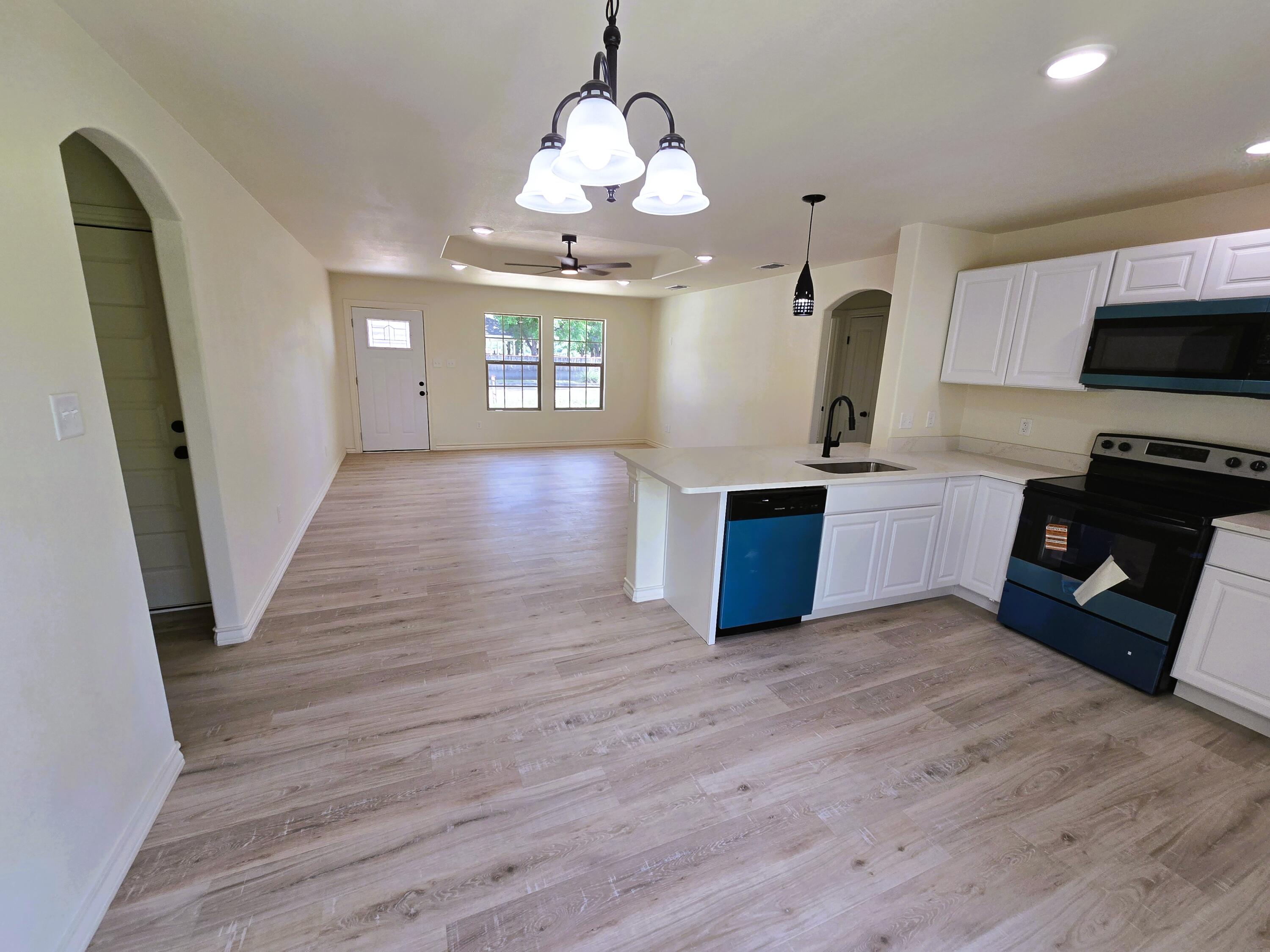438 E 45th Street Property Photo 4
