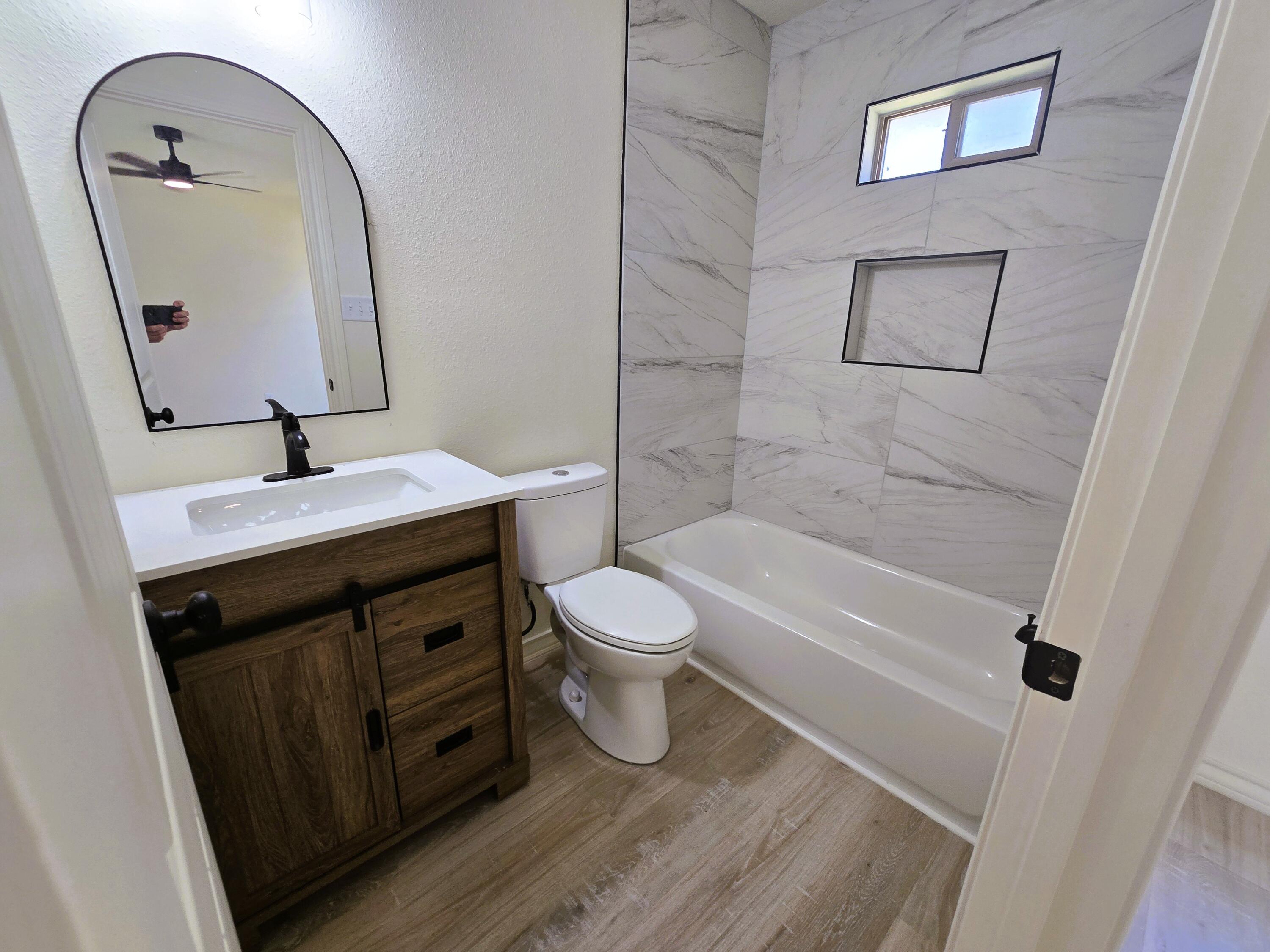 438 E 45th Street Property Photo 9
