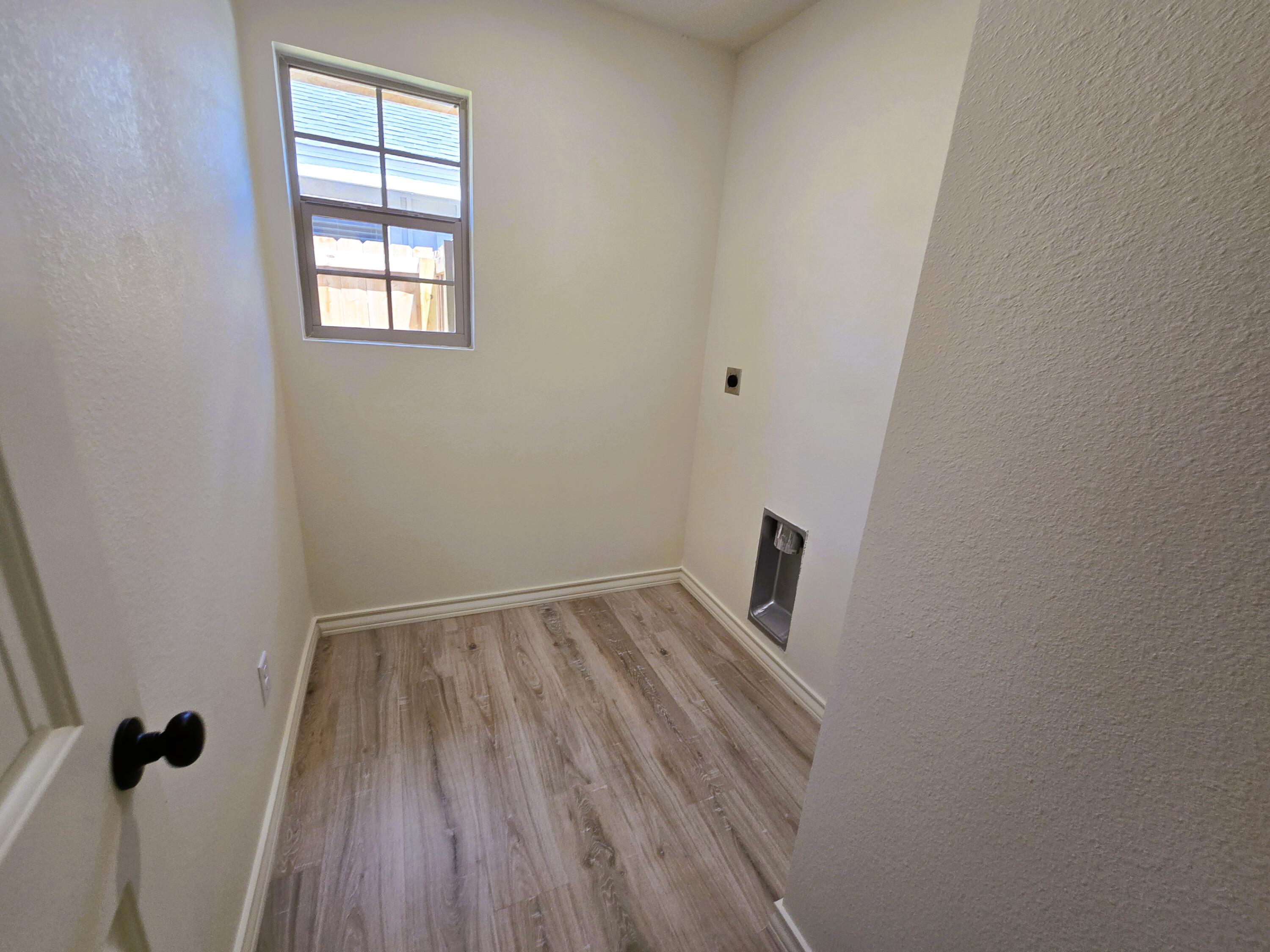 438 E 45th Street Property Photo 14