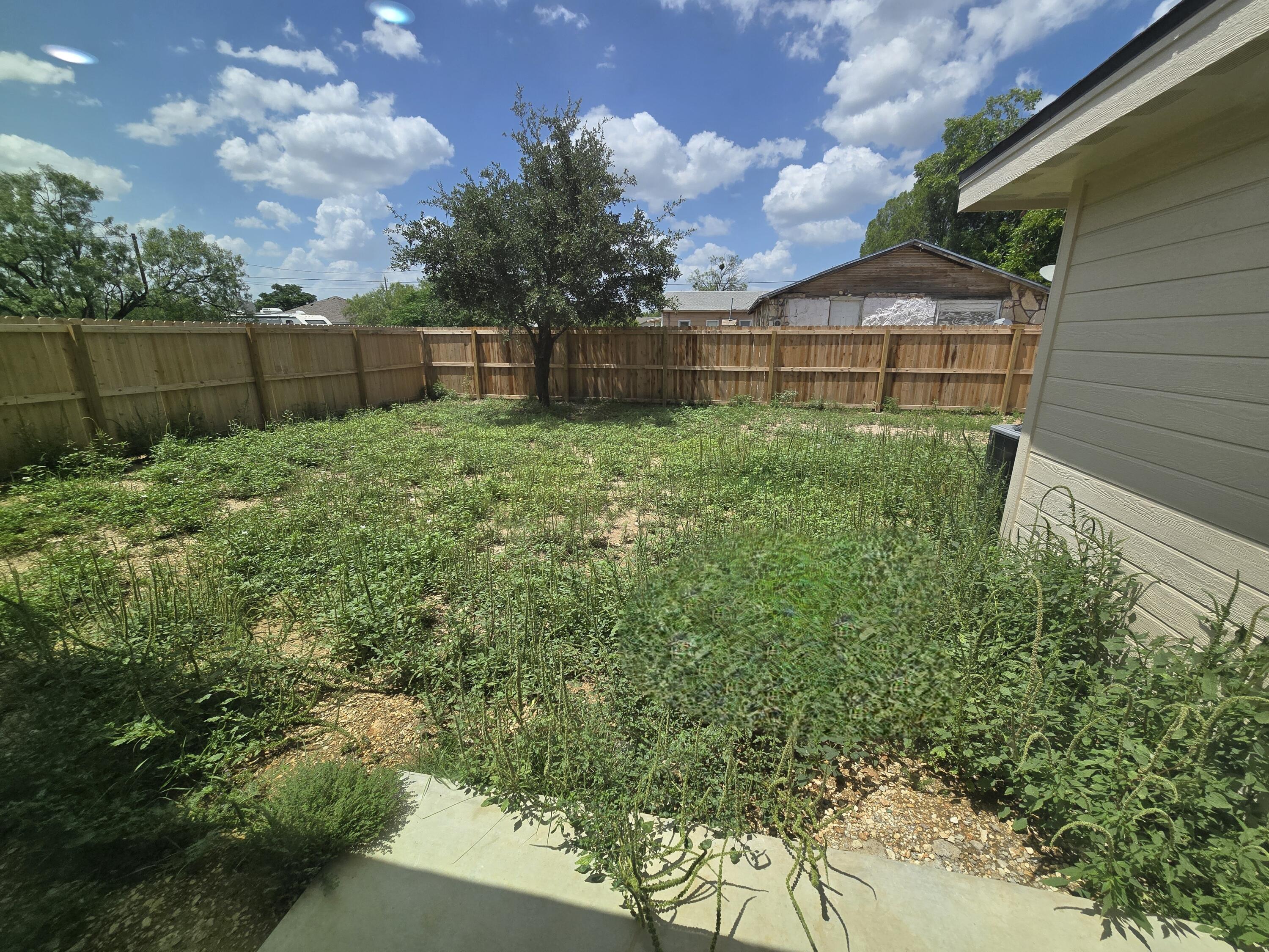 438 E 45th Street Property Photo 15