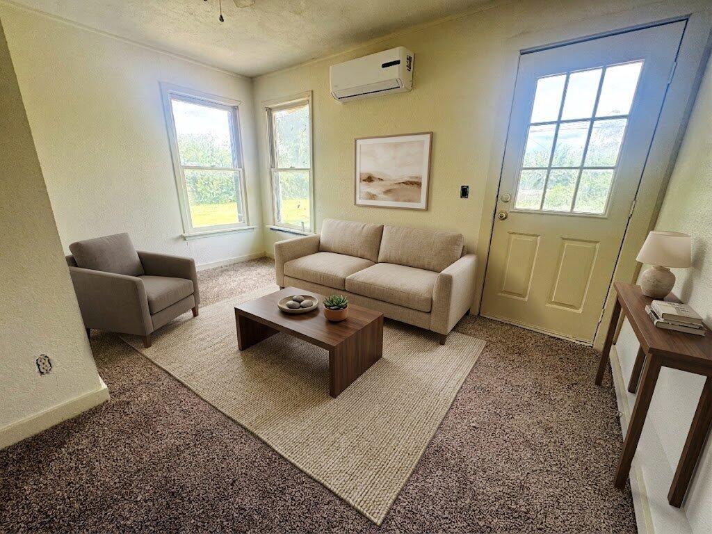 704 E 19th Street Property Photo 4