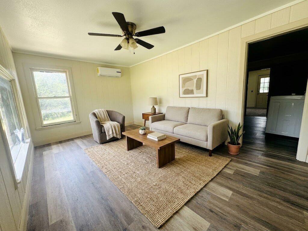 704 E 19th Street Property Photo 7
