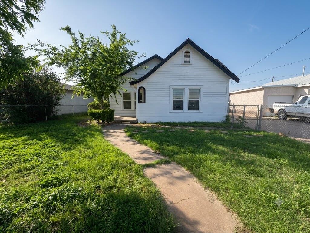 1835 Willow Street Property Photo 3