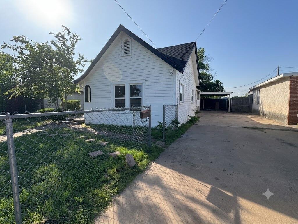 1835 Willow Street Property Photo 4