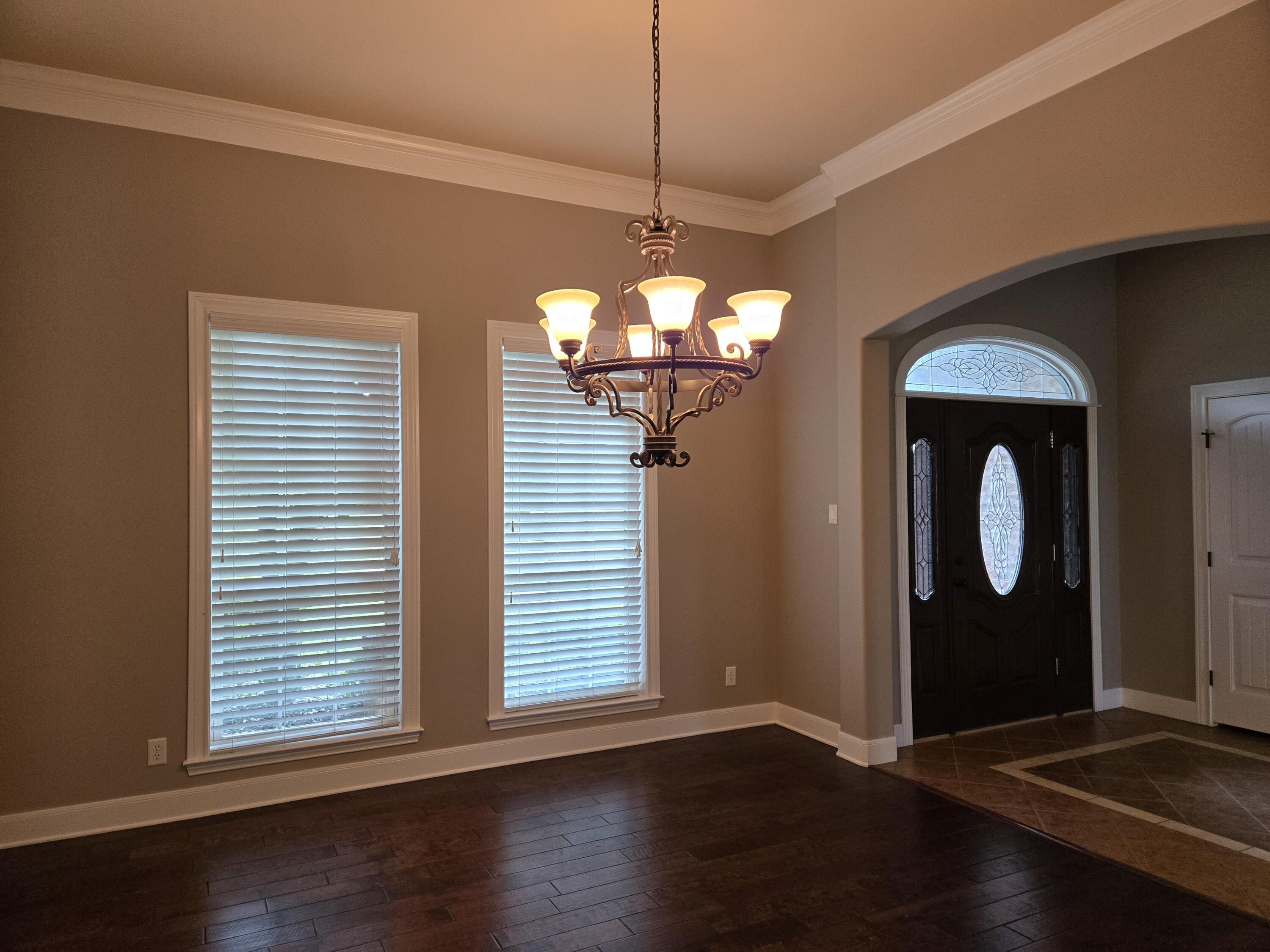 1528 Whitney Street Property Photo 3