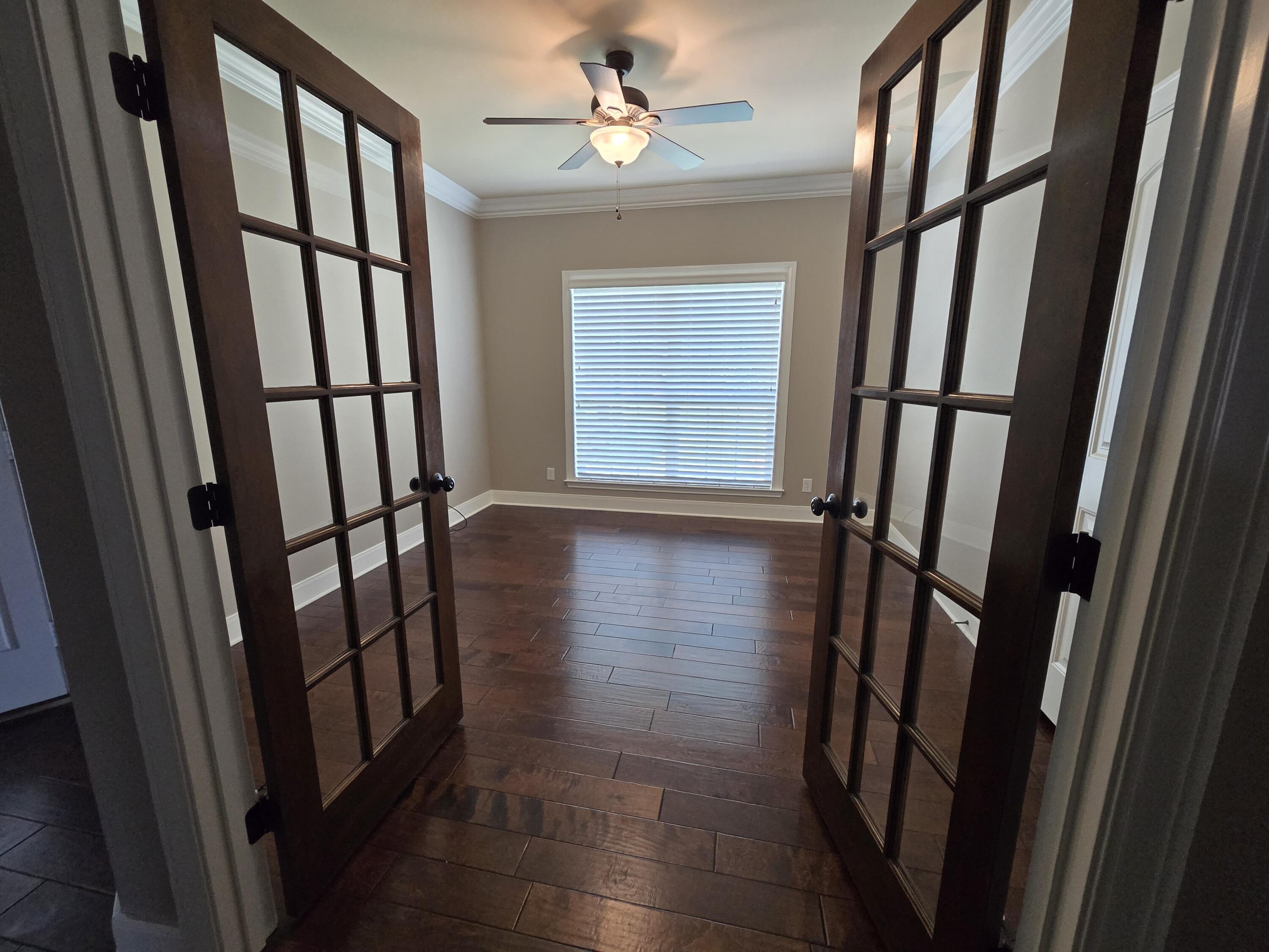 1528 Whitney Street Property Photo 4