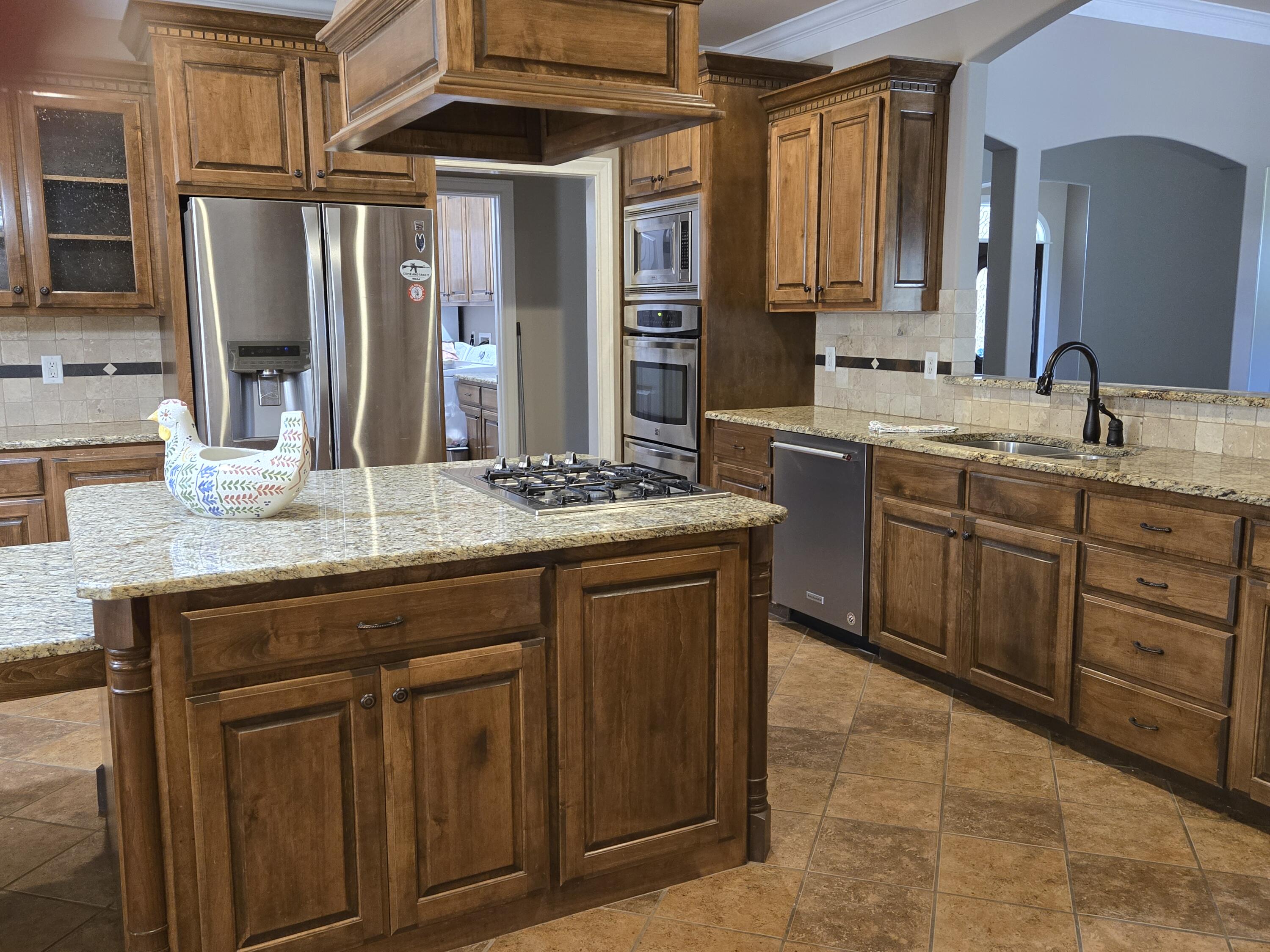 1528 Whitney Street Property Photo 5