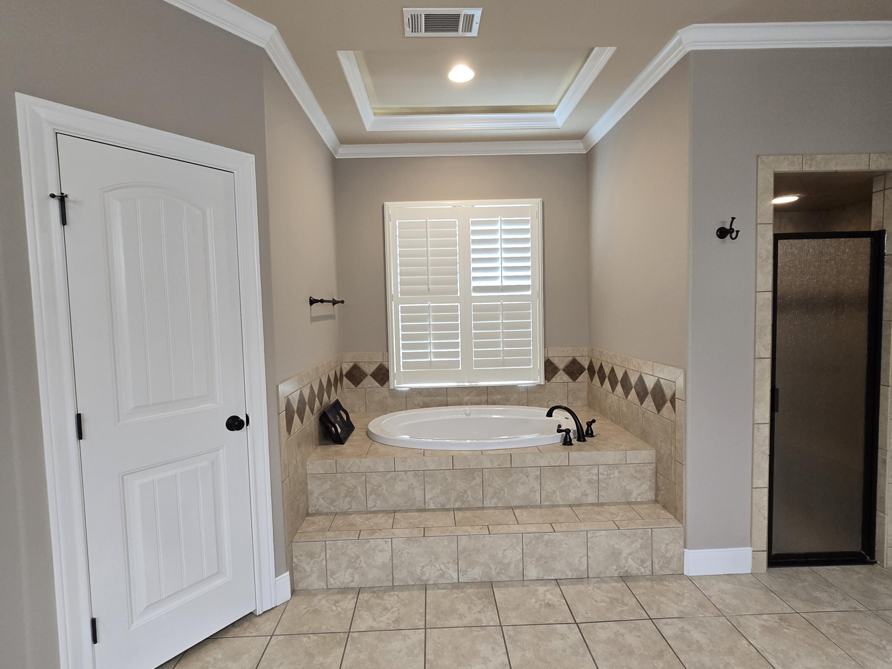 1528 Whitney Street Property Photo 10