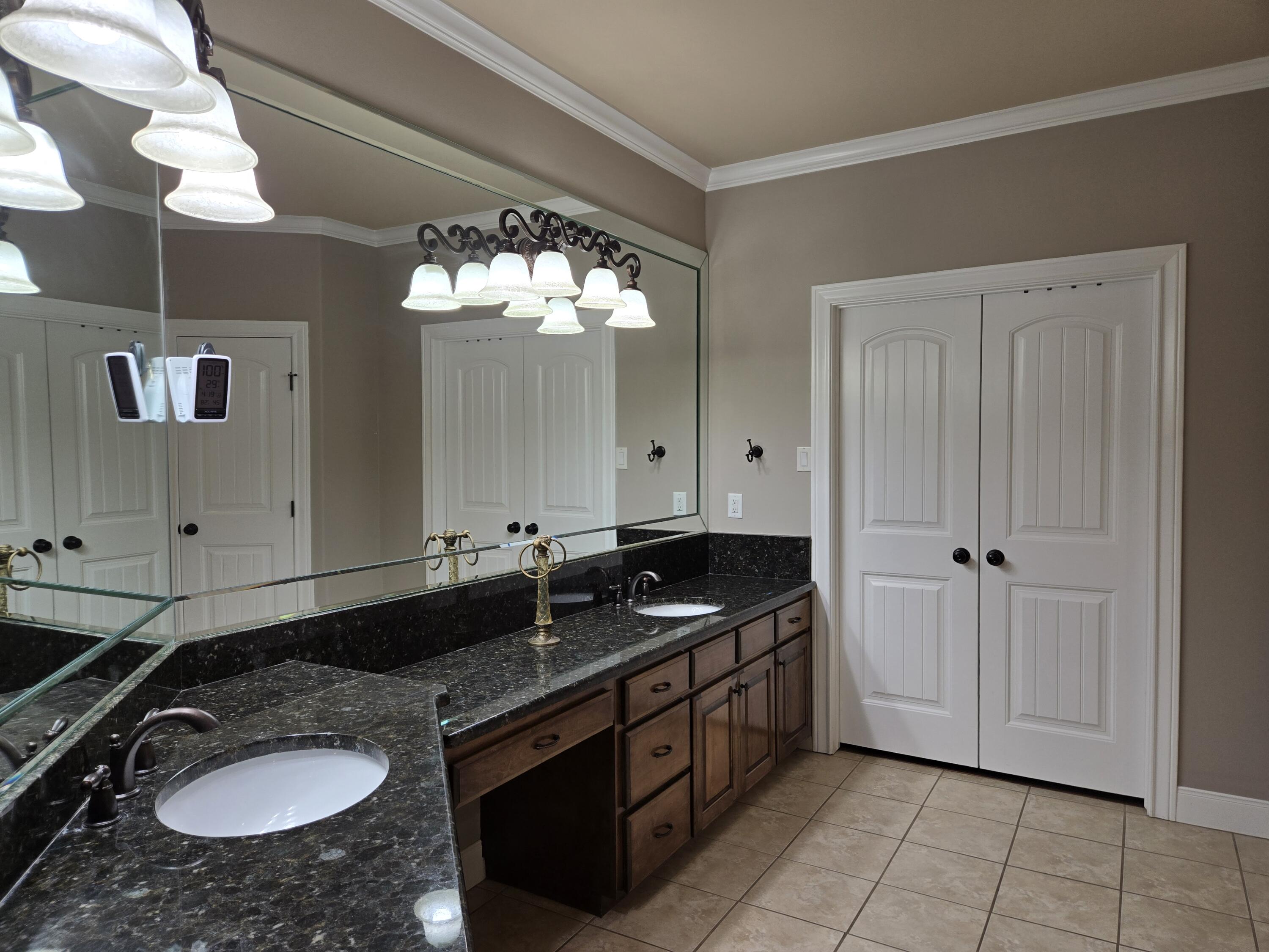 1528 Whitney Street Property Photo 11