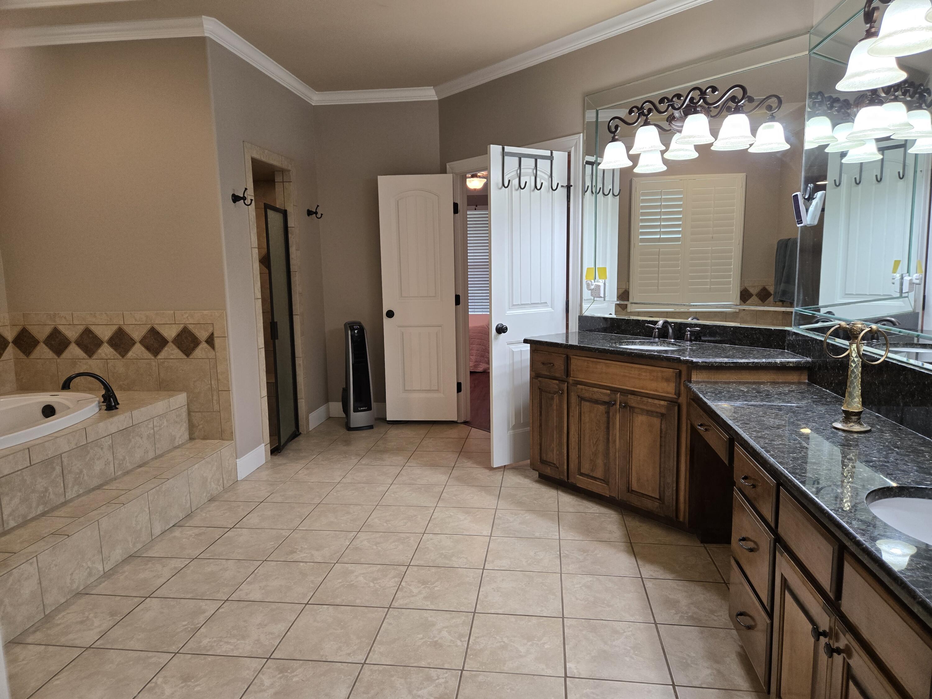 1528 Whitney Street Property Photo 12