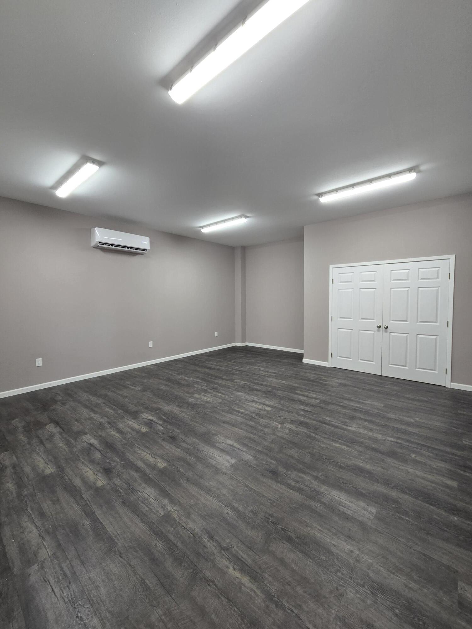 1528 Whitney Street Property Photo 20