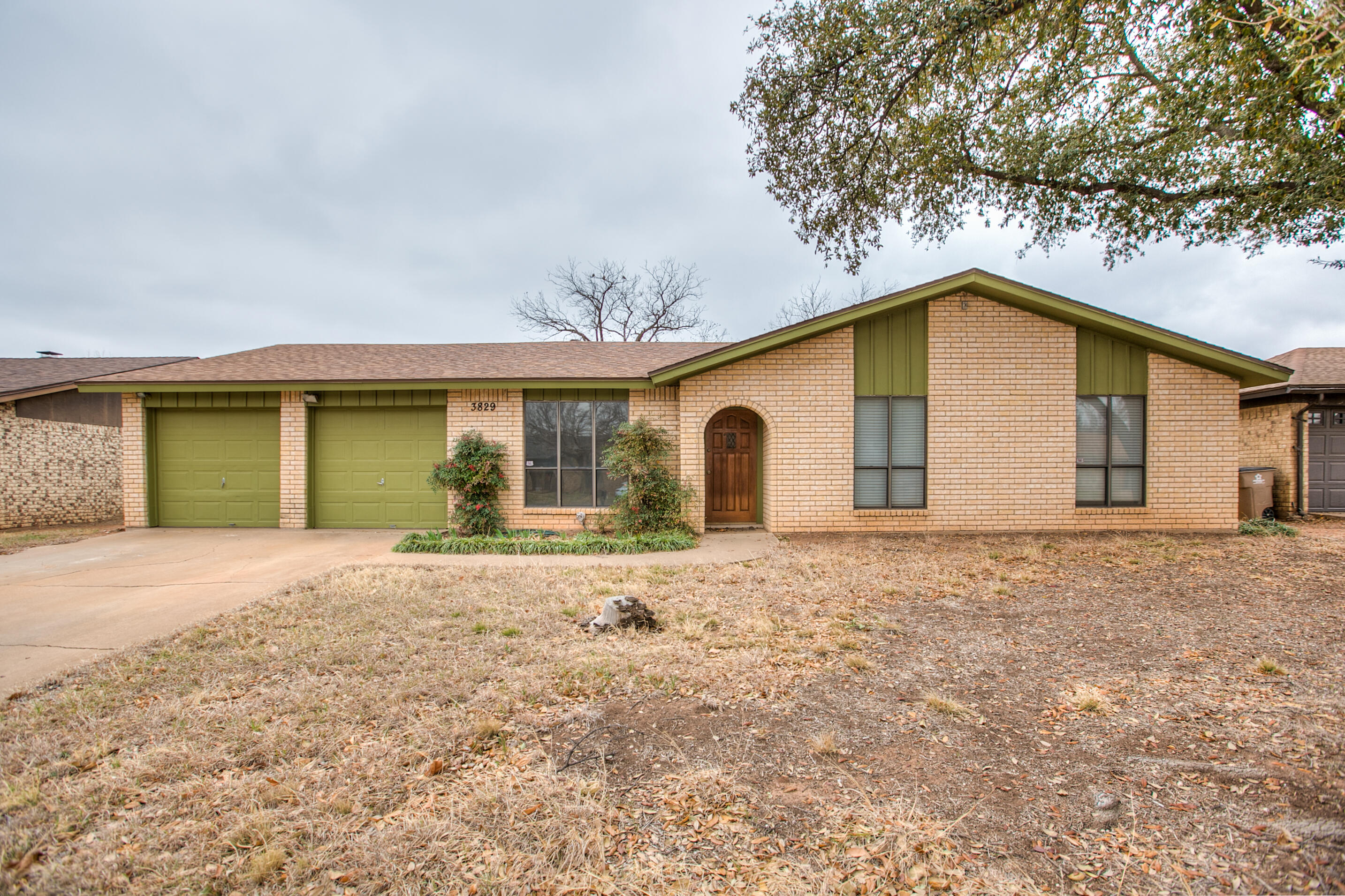 3829 Sandstone Road Property Photo 1