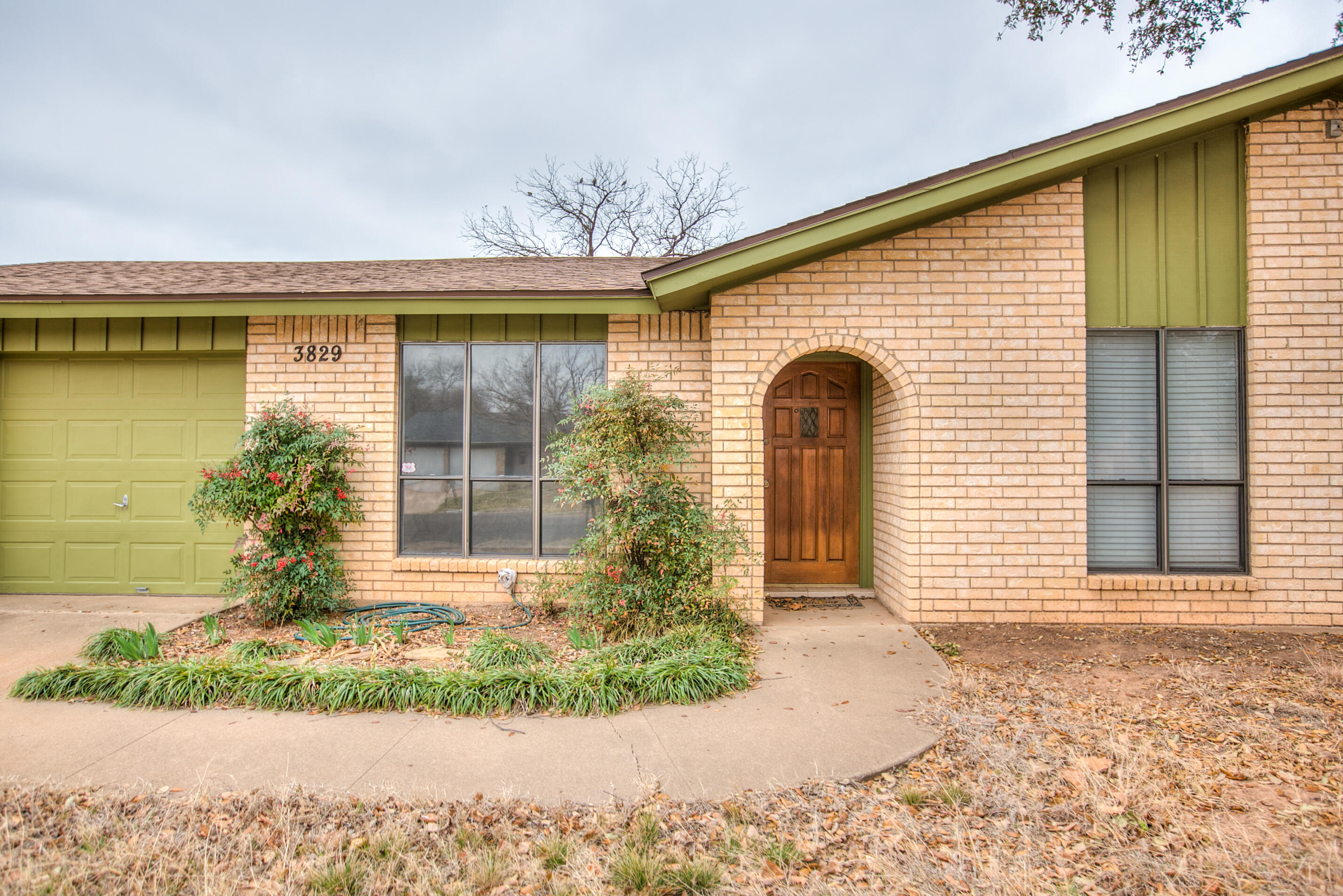 3829 Sandstone Road Property Photo 3