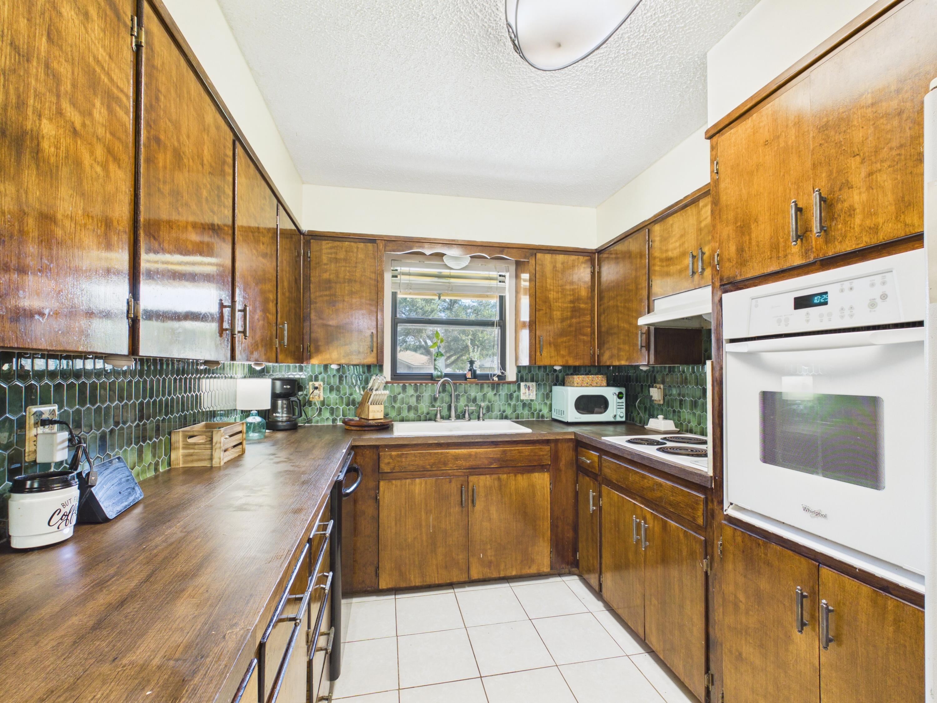 3317 Southland Boulevard Property Photo 2