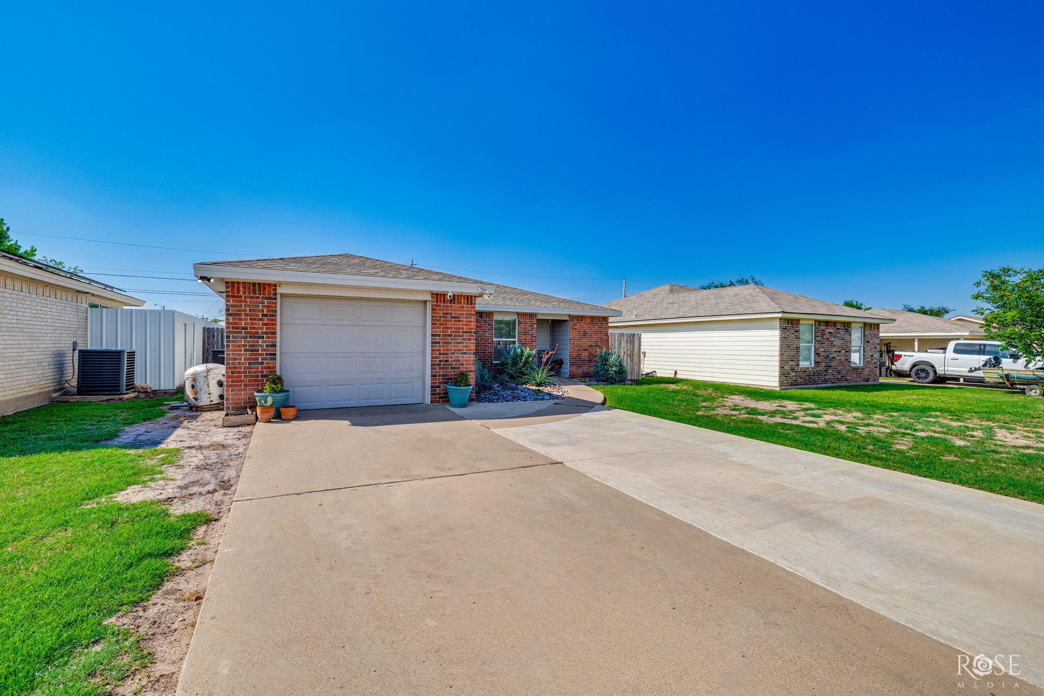 2926 Waco Street Property Photo 4