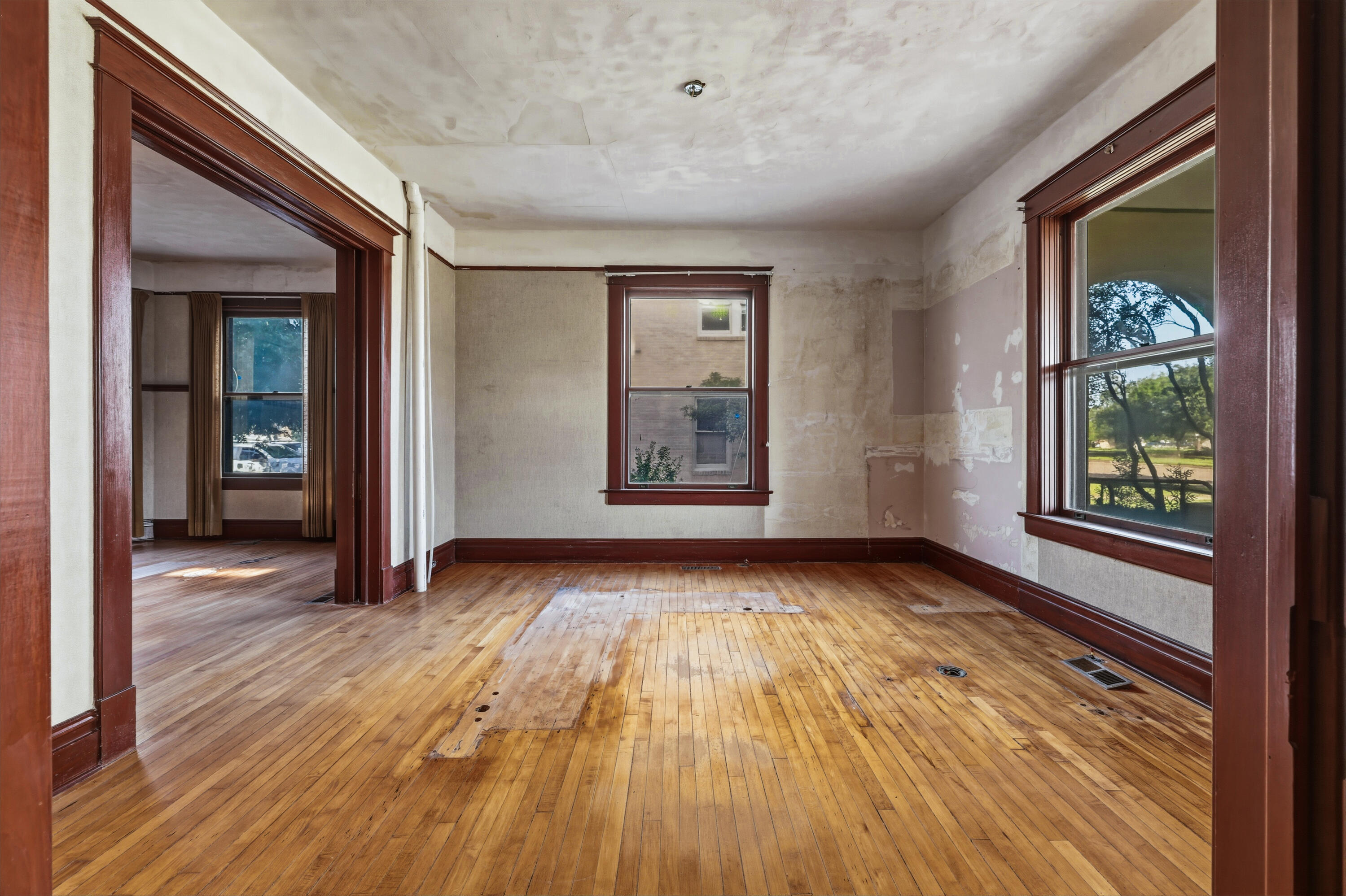 421 W Twohig Avenue Property Photo 20