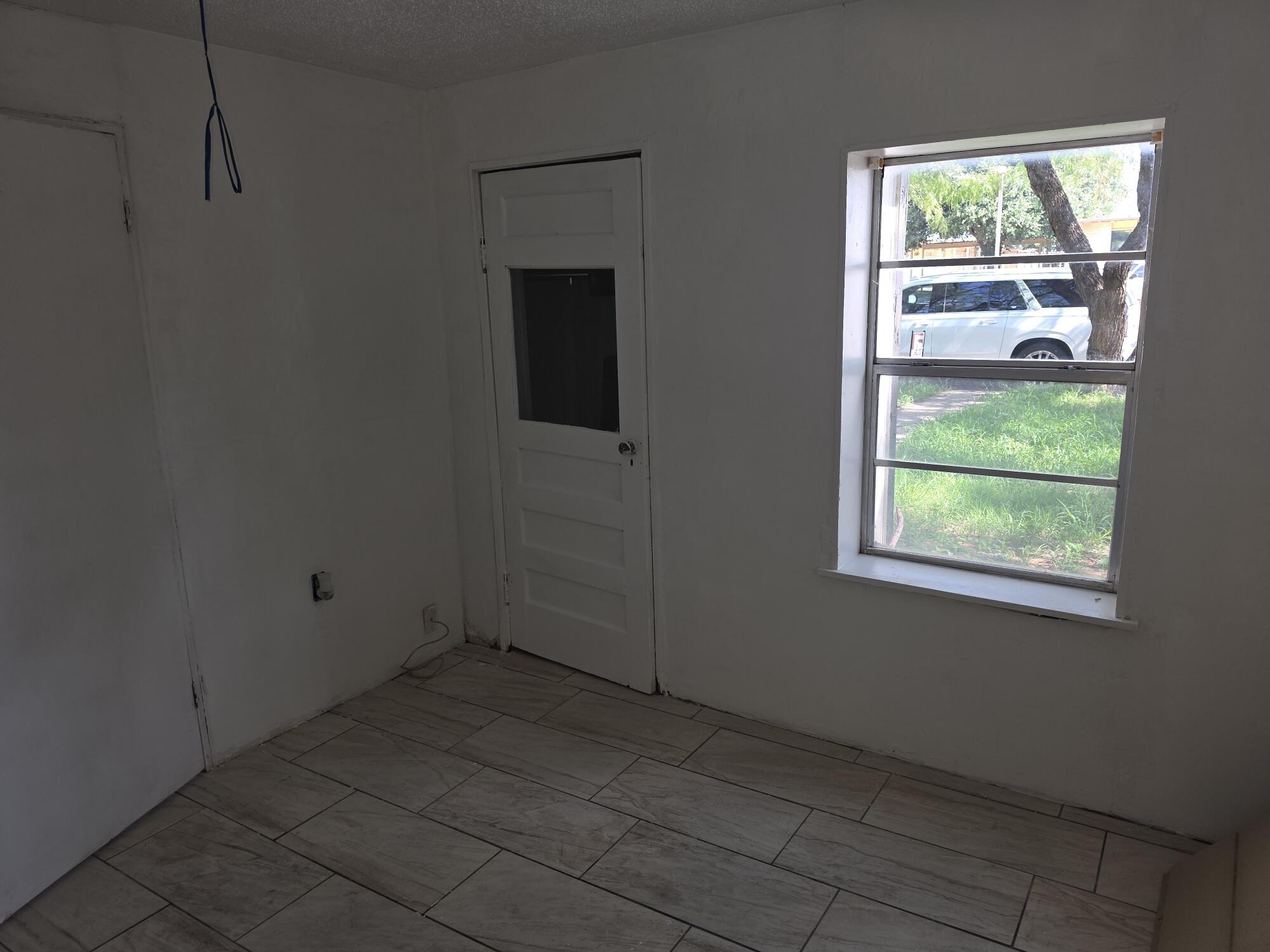 19 W Avenue O Property Photo 5