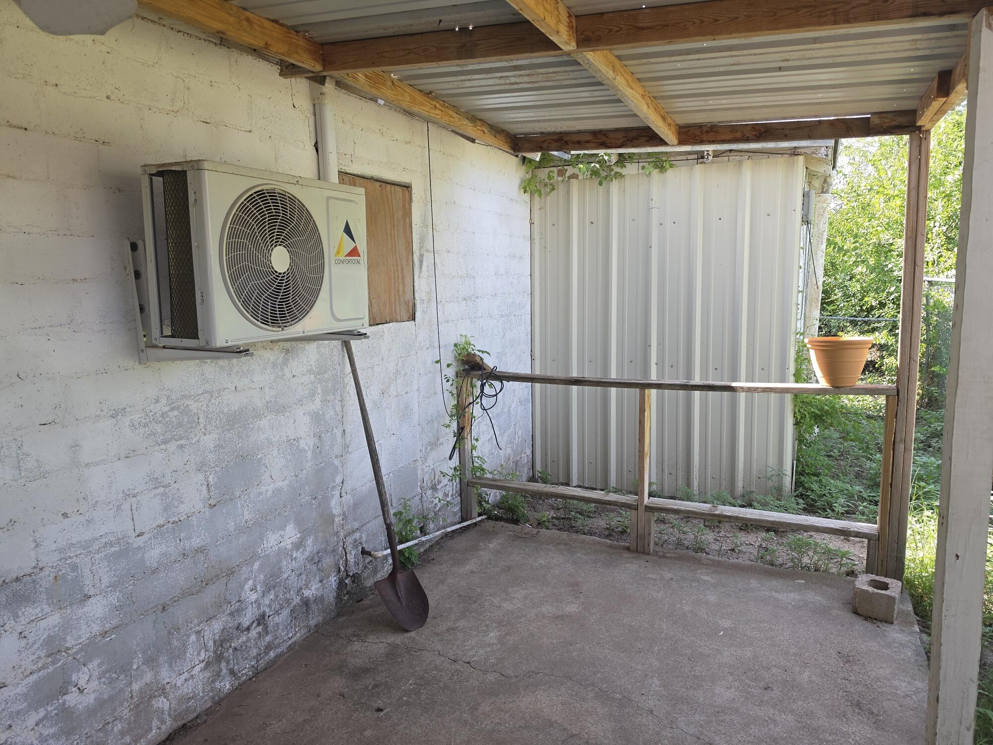 19 W Avenue O Property Photo 8
