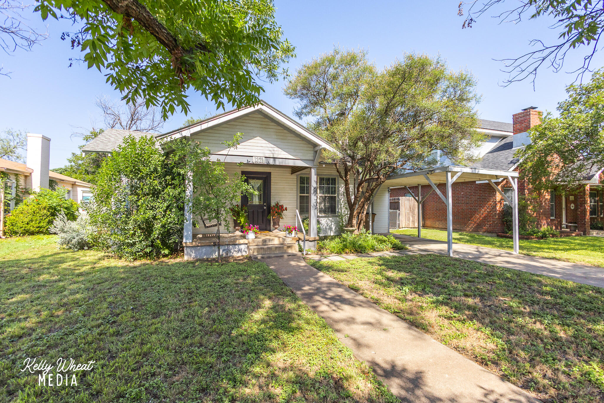 1321 Kenwood Drive Property Photo 1
