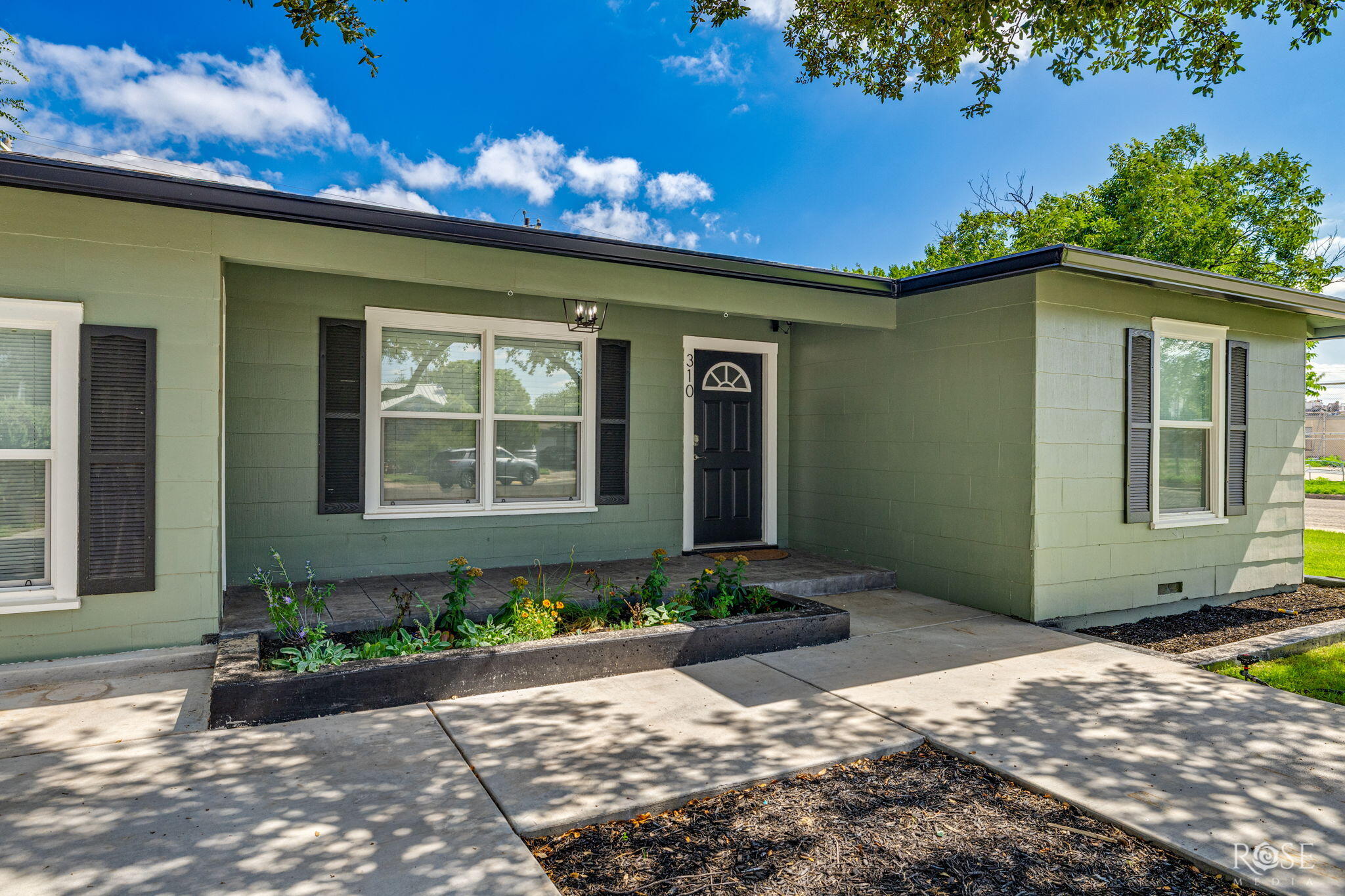 310 Greer Street Property Photo 5