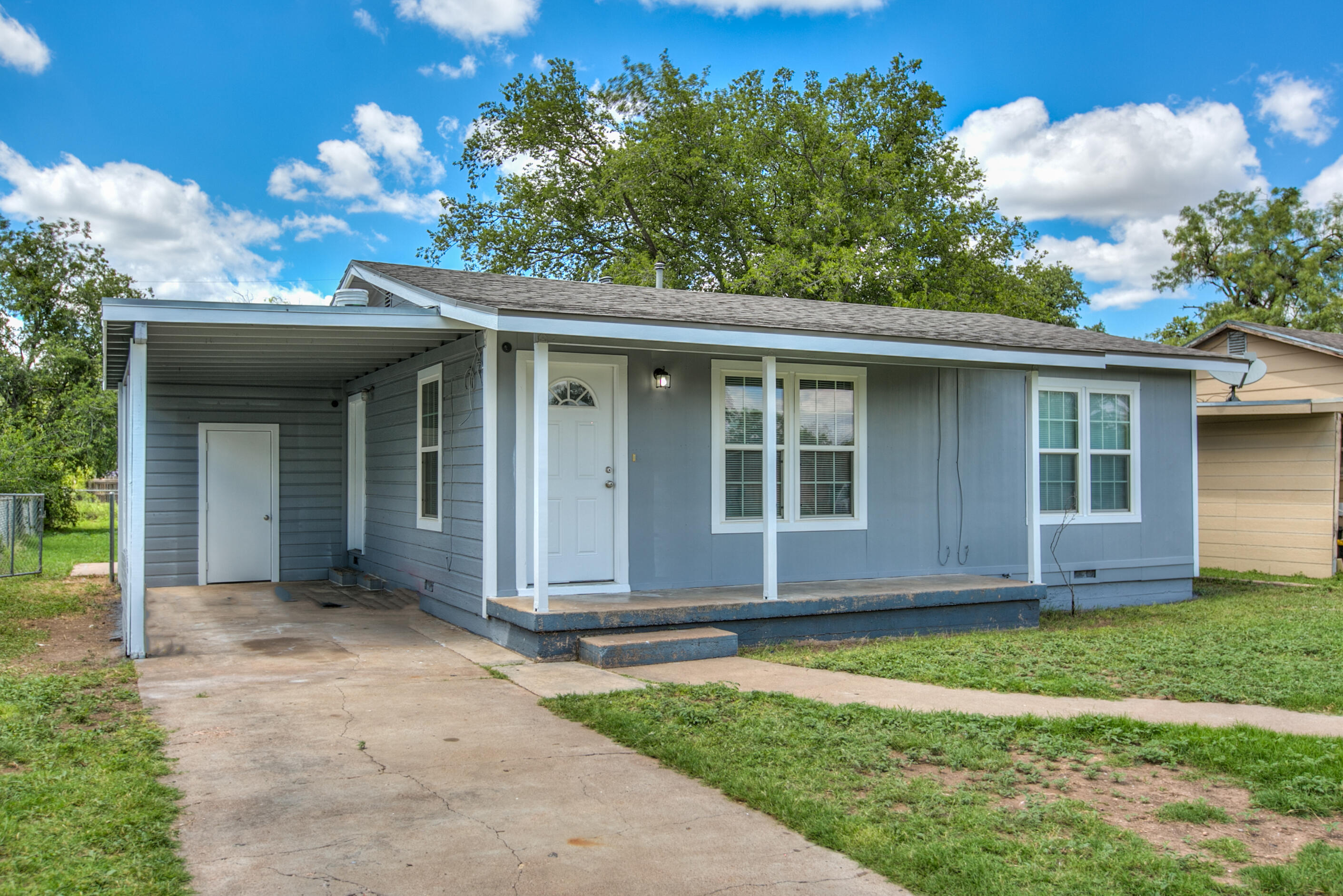 2210 Junius Street Property Photo 4