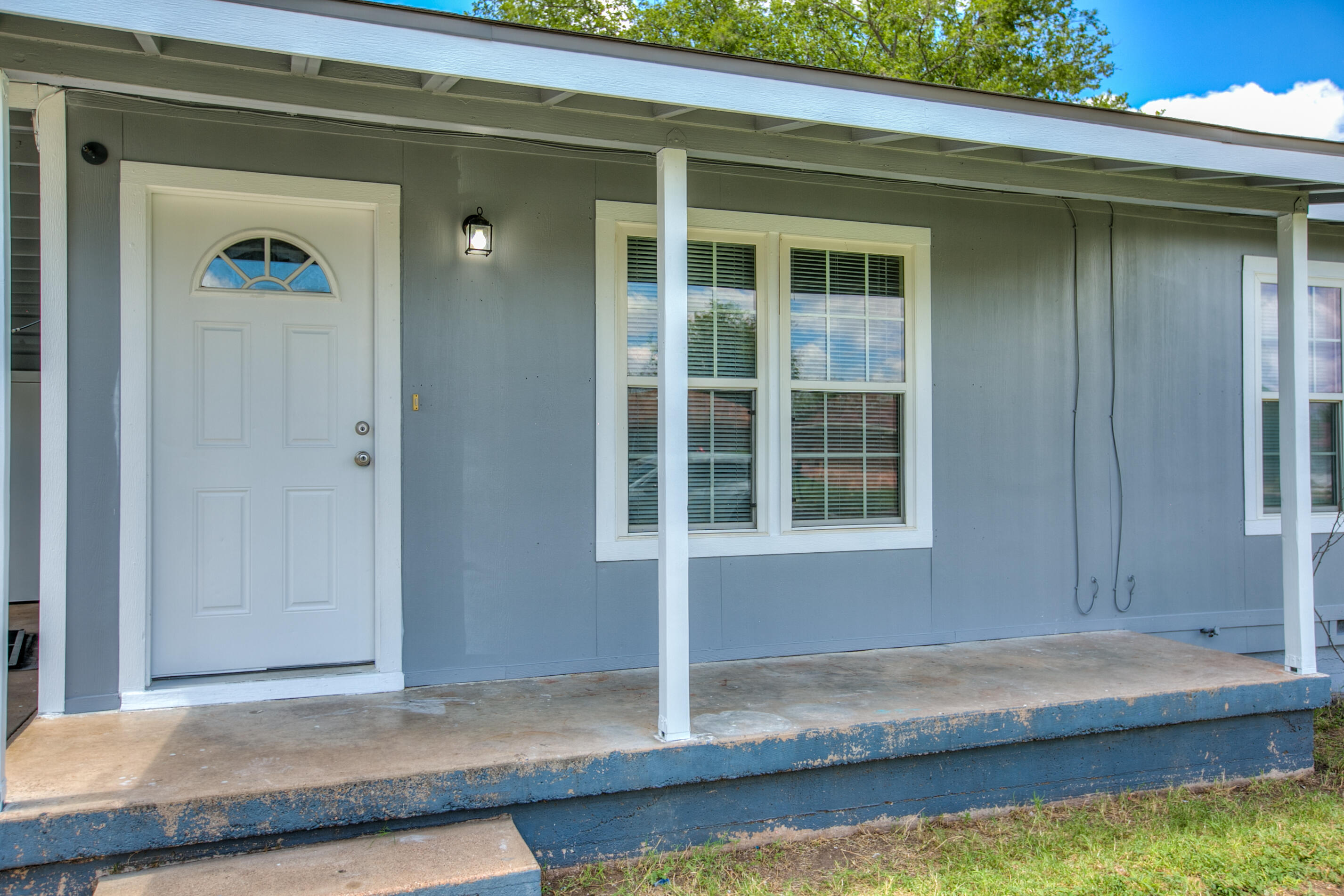 2210 Junius Street Property Photo 5