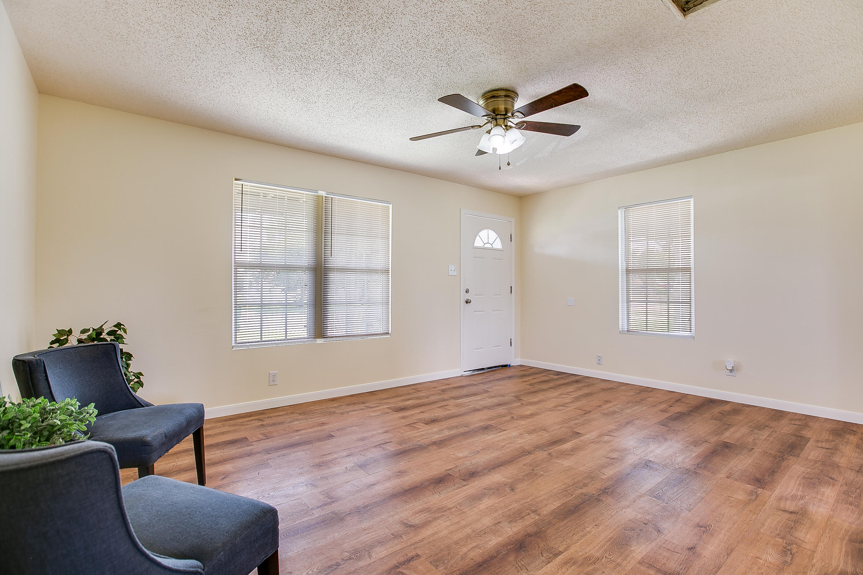 2210 Junius Street Property Photo 8