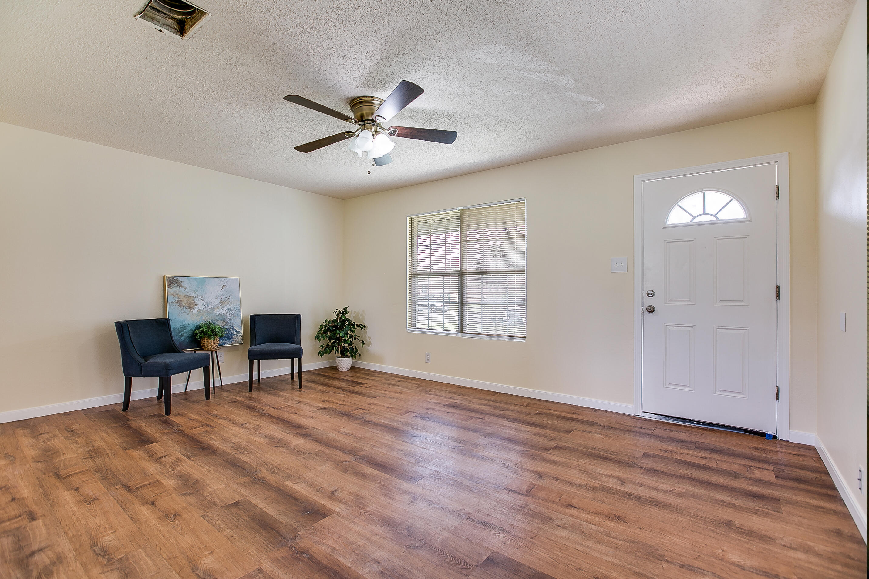 2210 Junius Street Property Photo 9