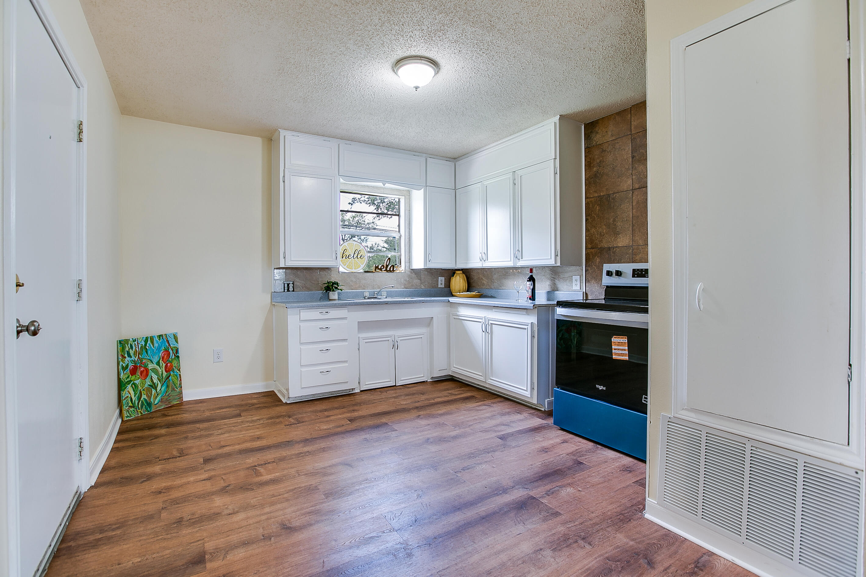 2210 Junius Street Property Photo 10
