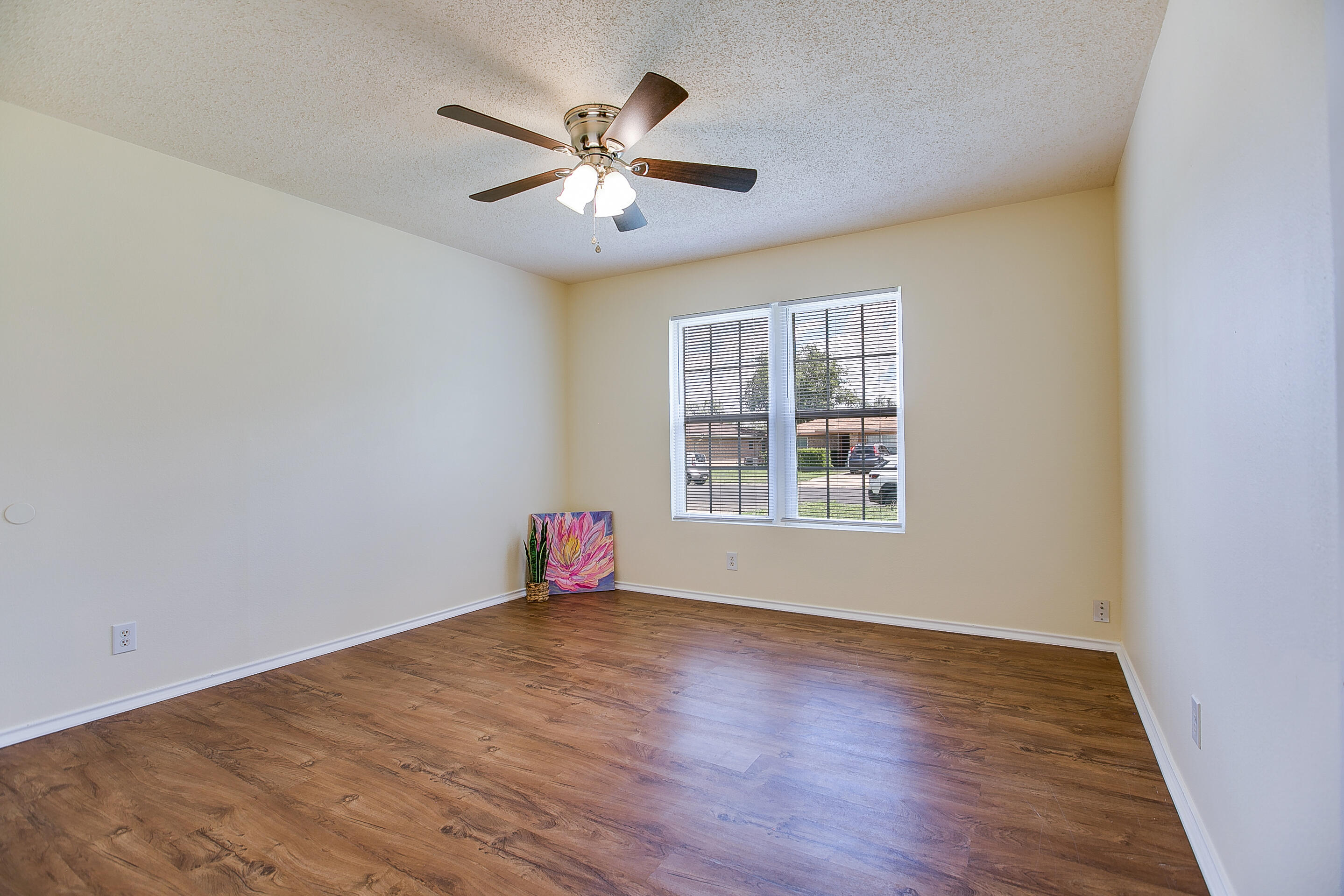2210 Junius Street Property Photo 13