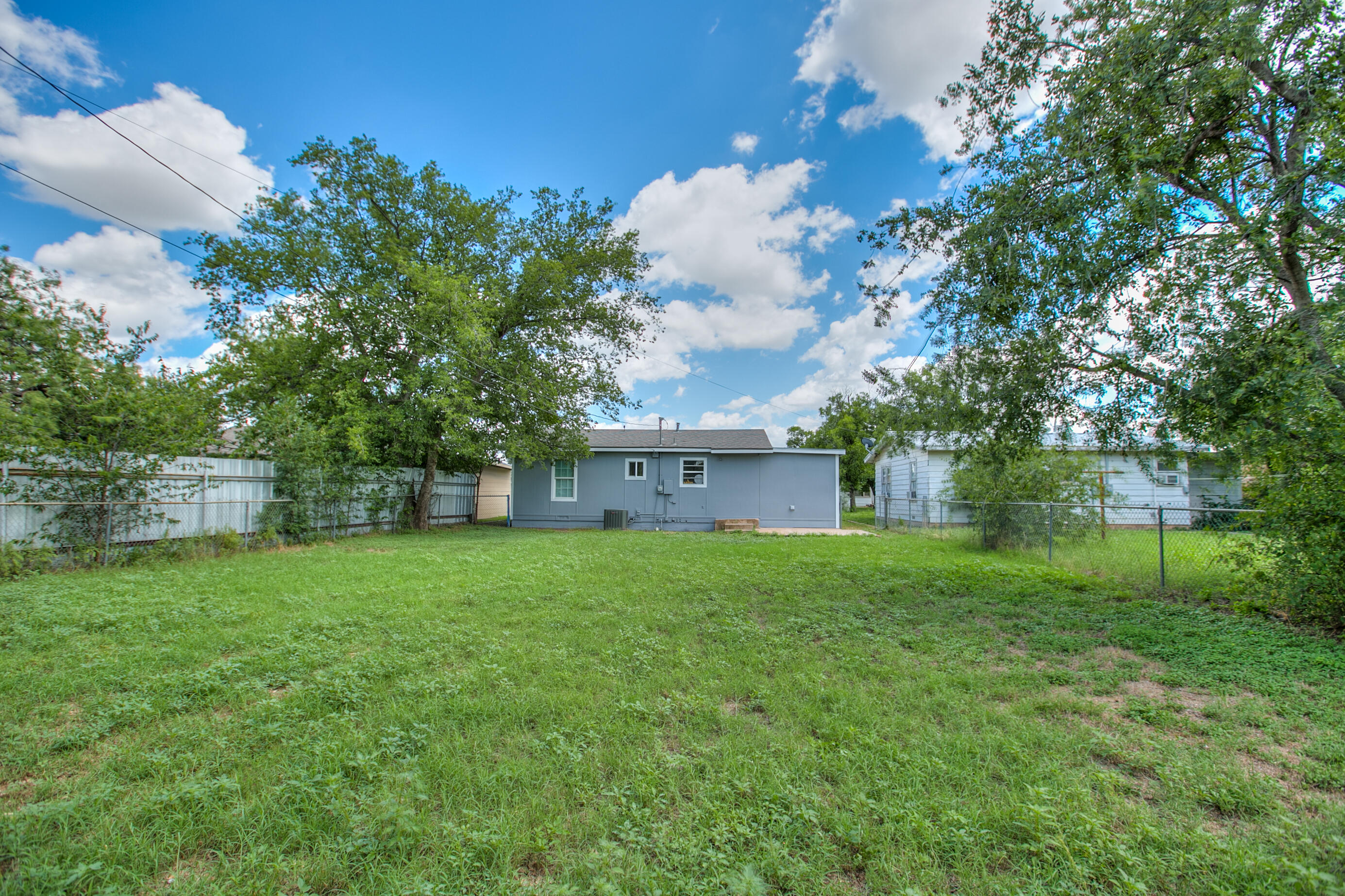 2210 Junius Street Property Photo 21