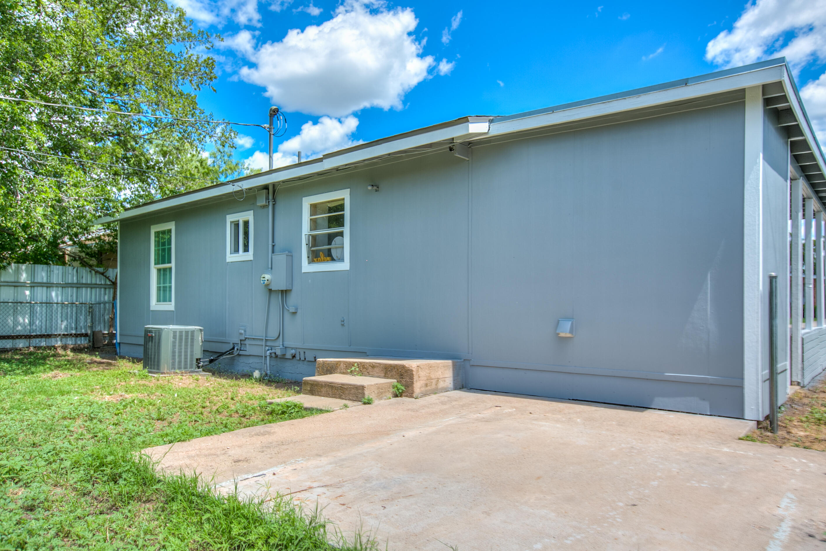 2210 Junius Street Property Photo 22