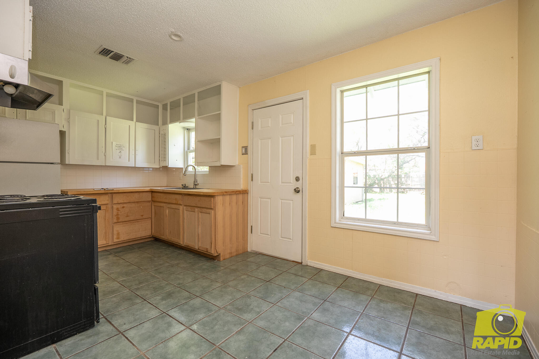 1405 Hassell Street Property Photo 7