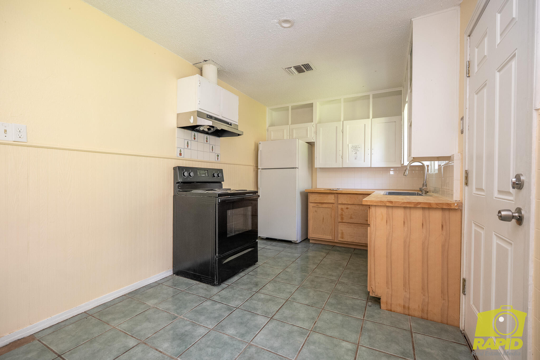 1405 Hassell Street Property Photo 8