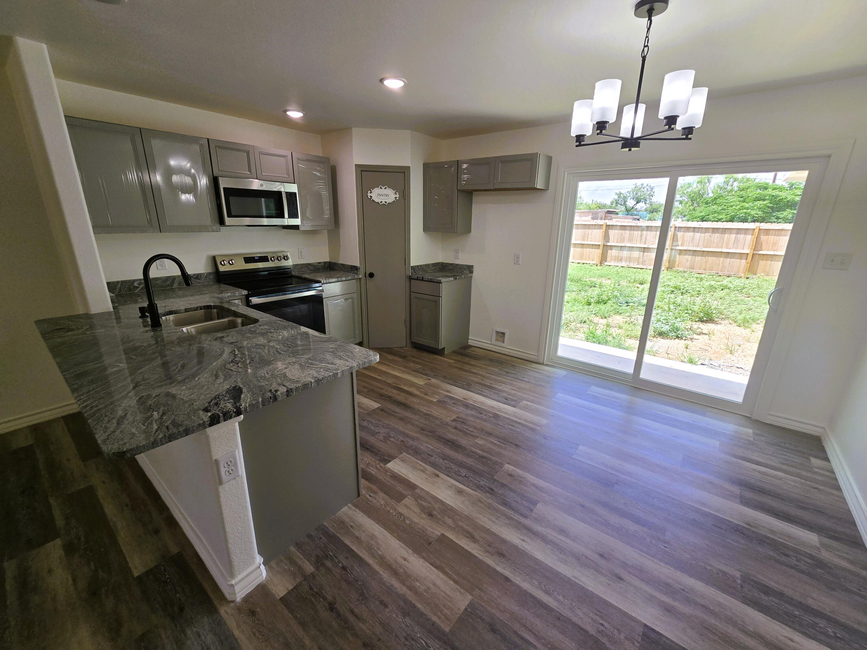 434 E 45th Street Property Photo 4