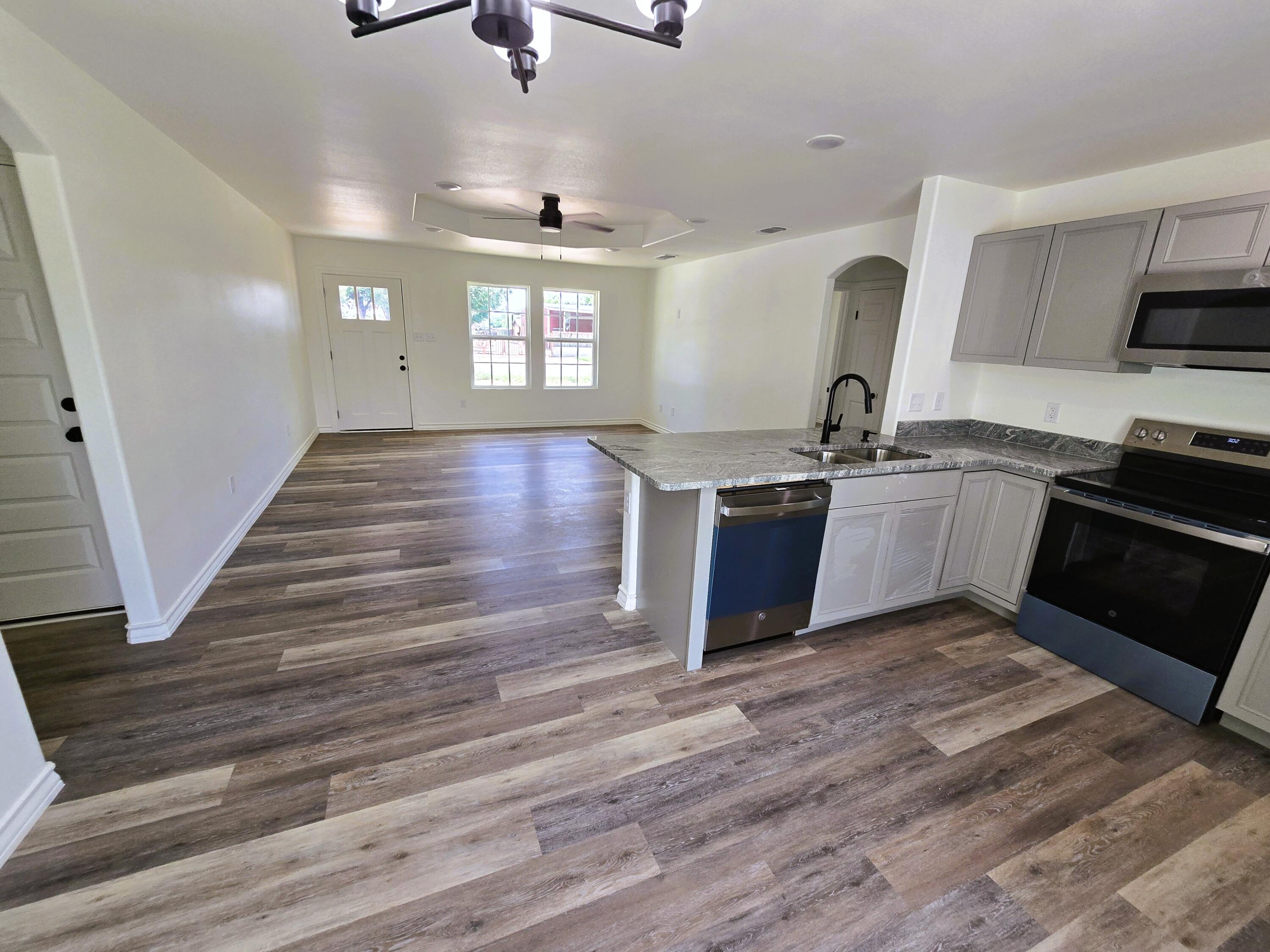 434 E 45th Street Property Photo 6